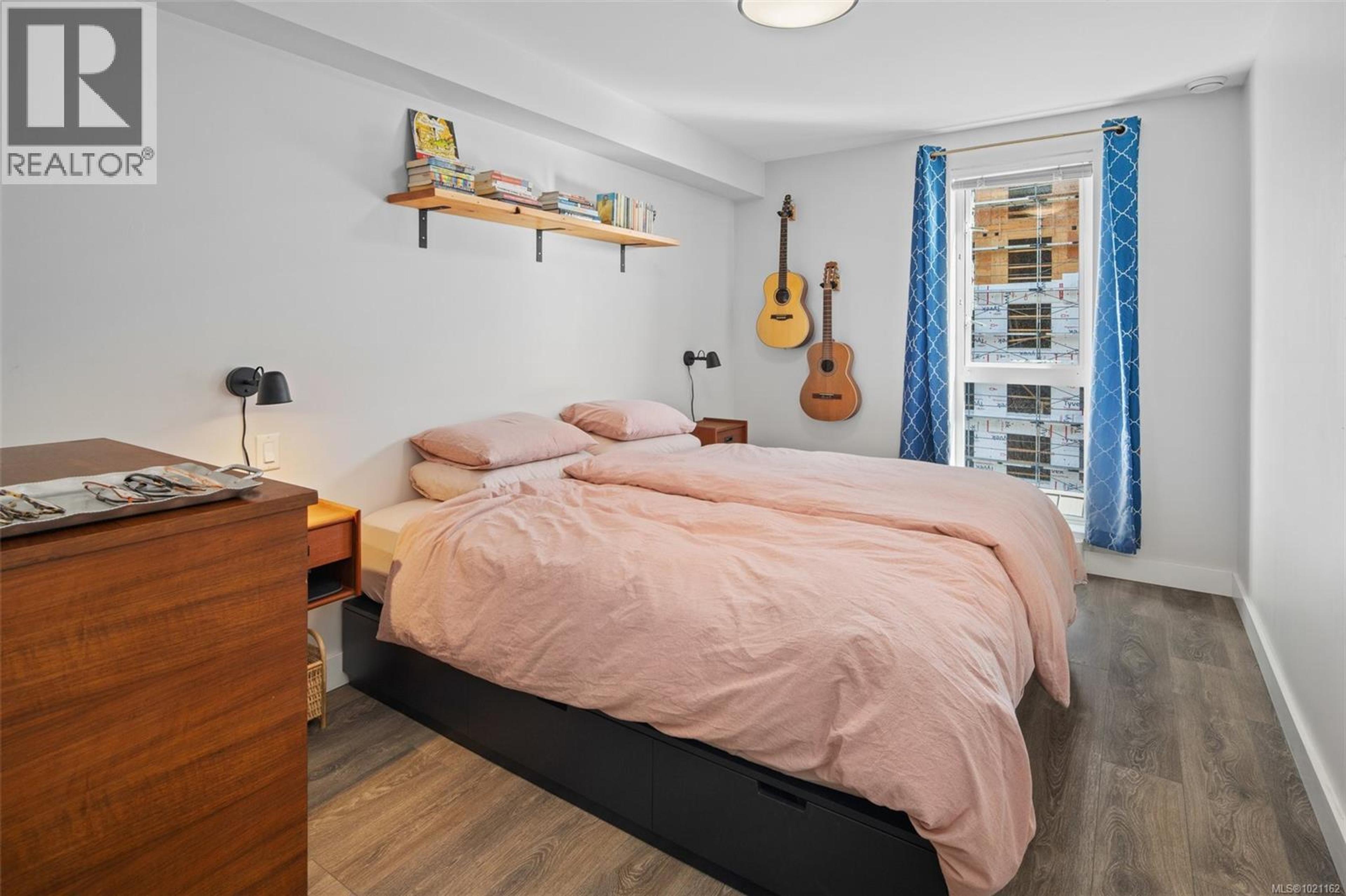 #403 826 ESQUIMALT RD - 18