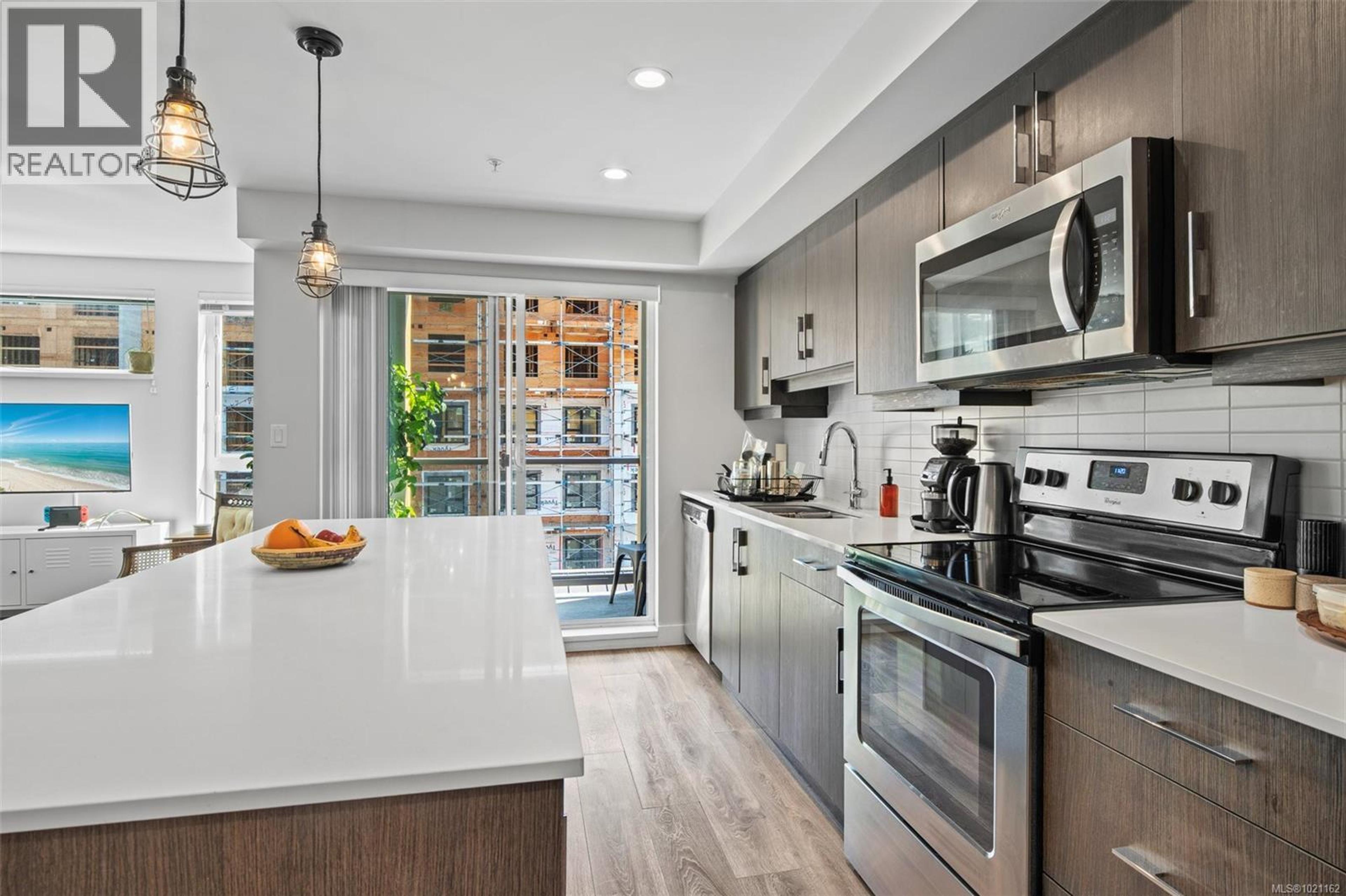 #403 826 ESQUIMALT RD - Image 2