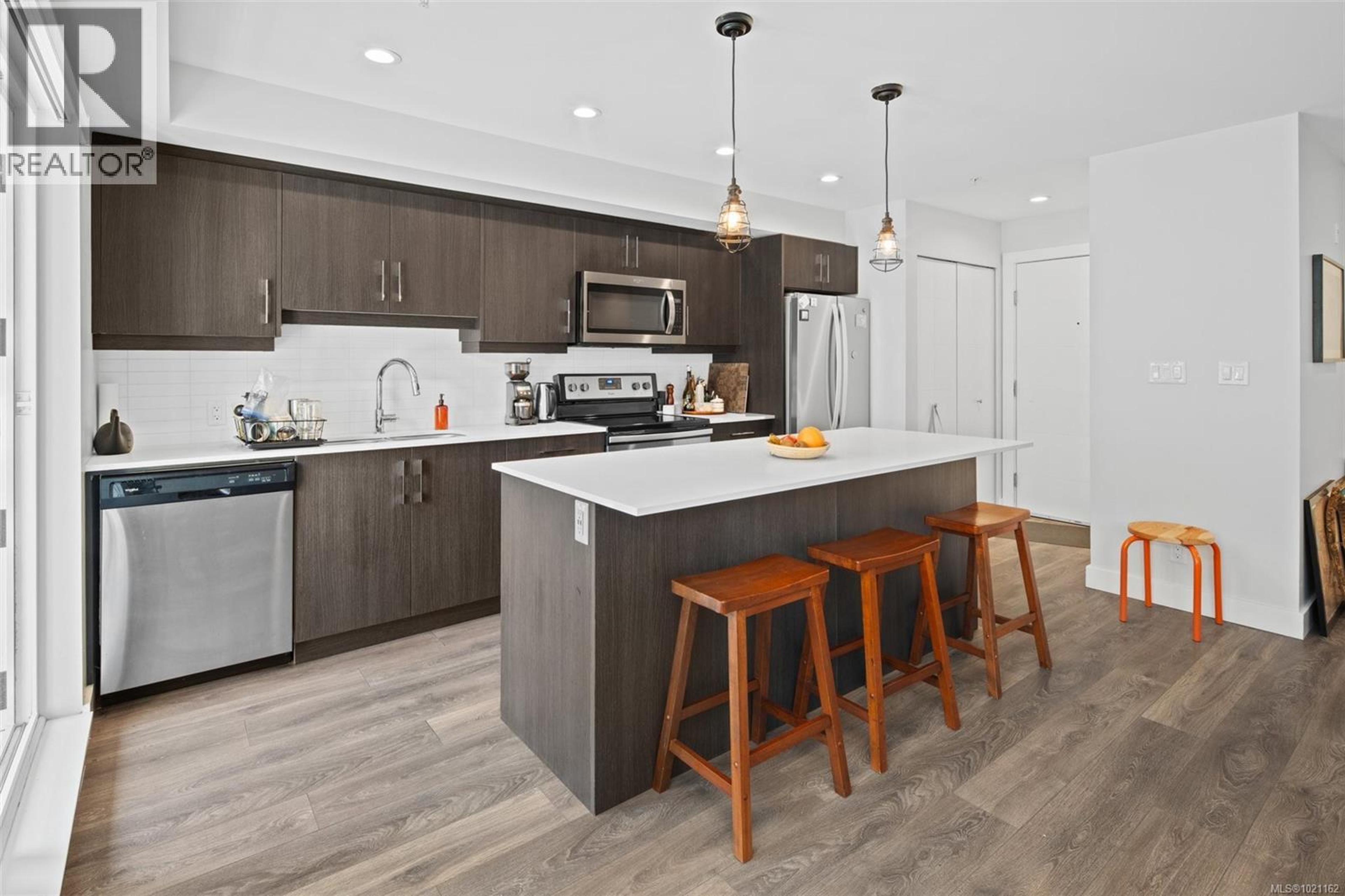 #403 826 ESQUIMALT RD - 24