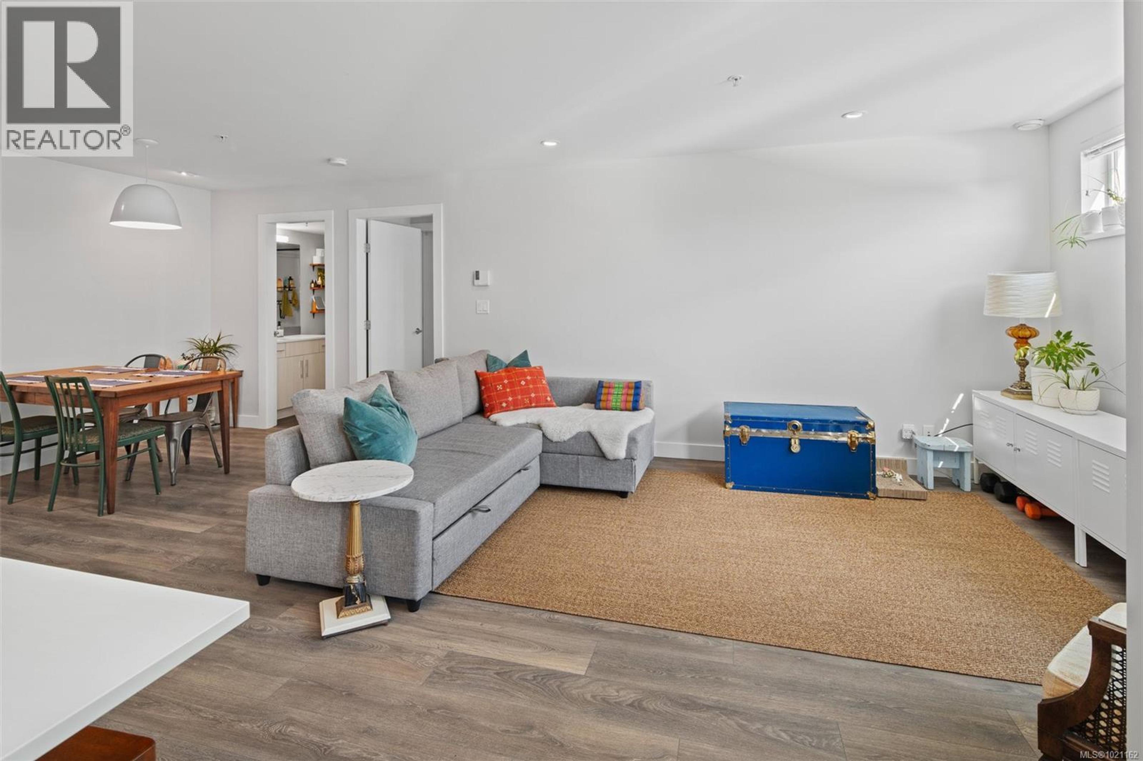 #403 826 ESQUIMALT RD - 25