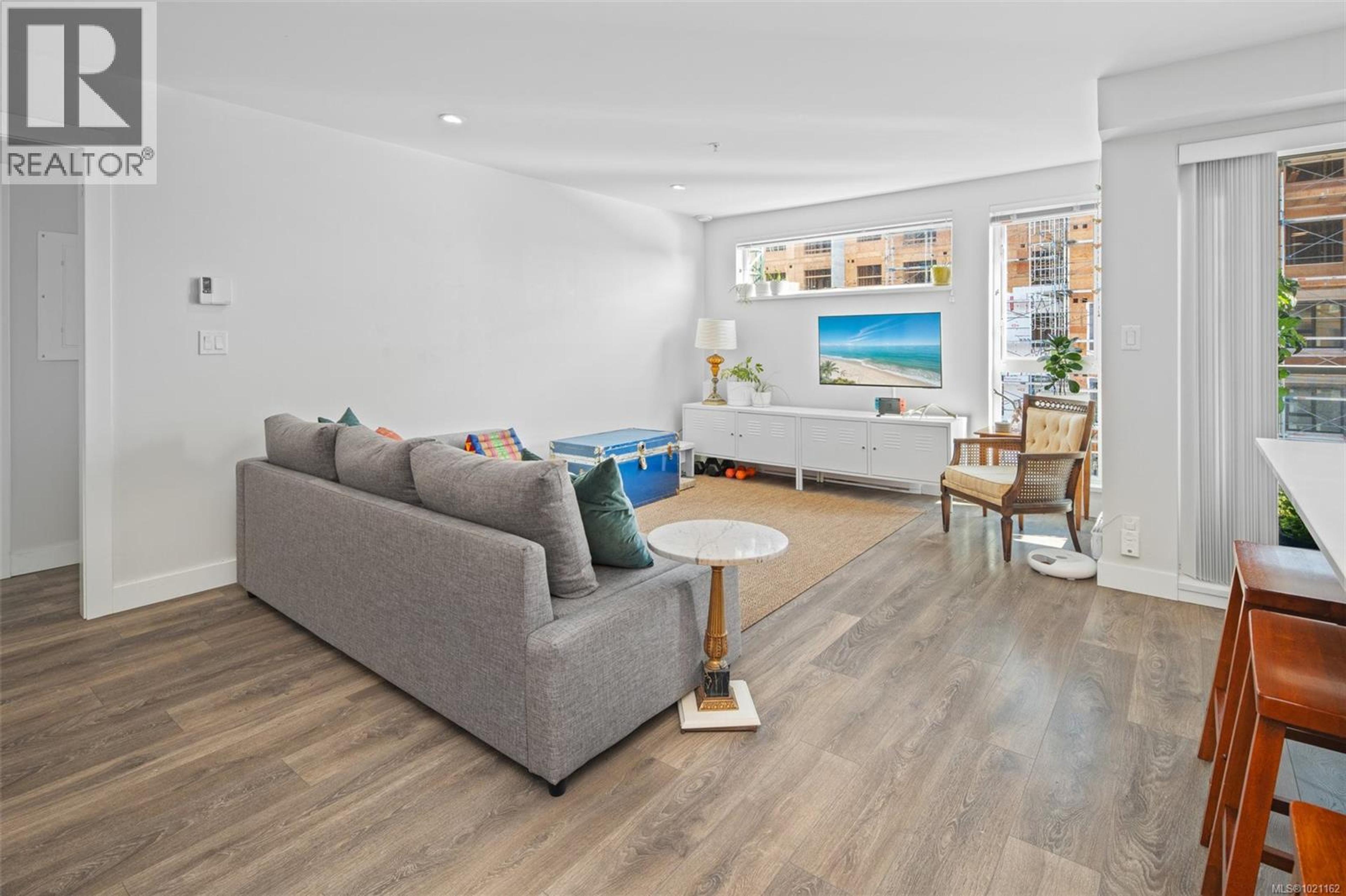 #403 826 ESQUIMALT RD - 26