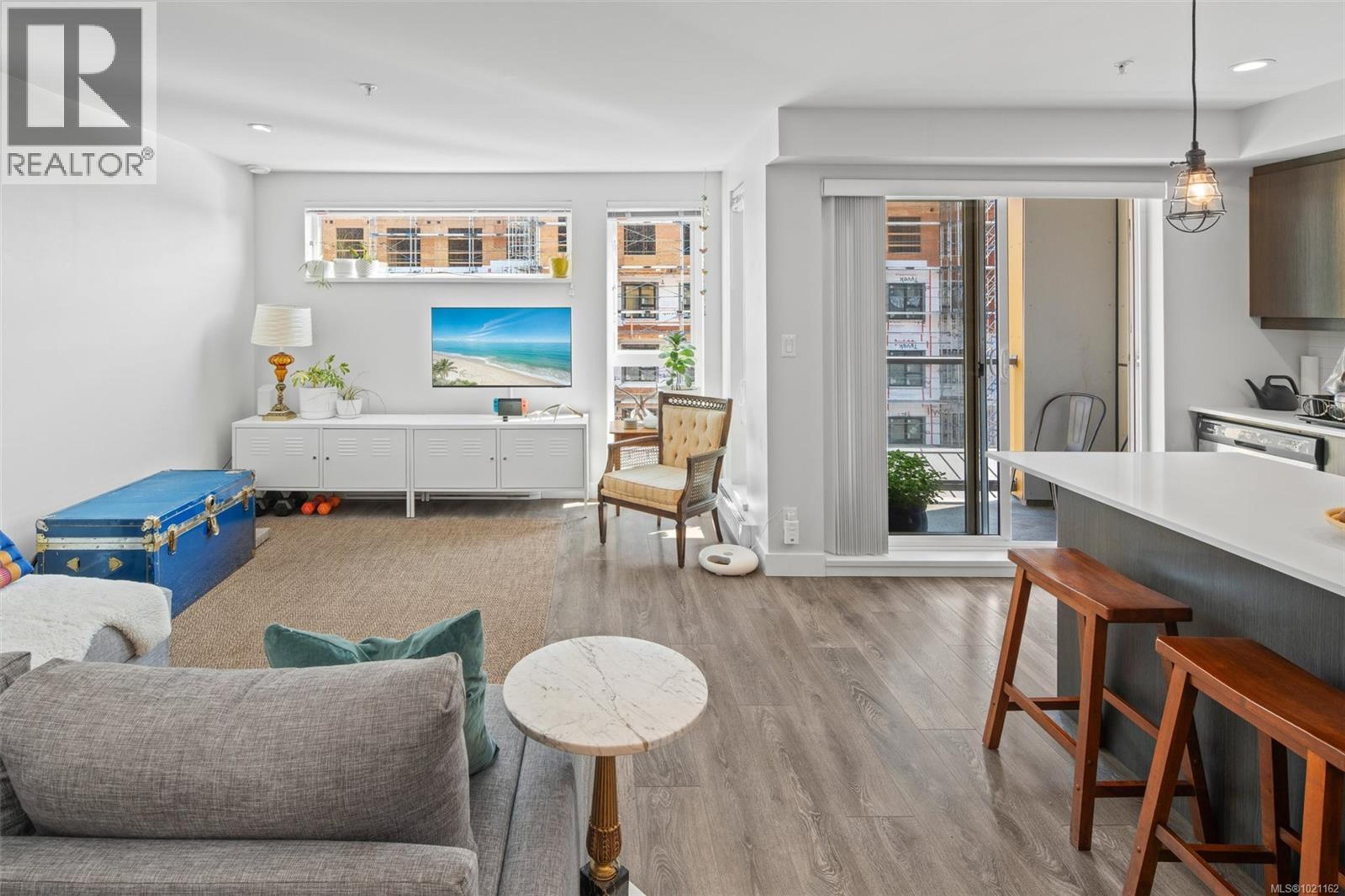 #403 826 ESQUIMALT RD - 27