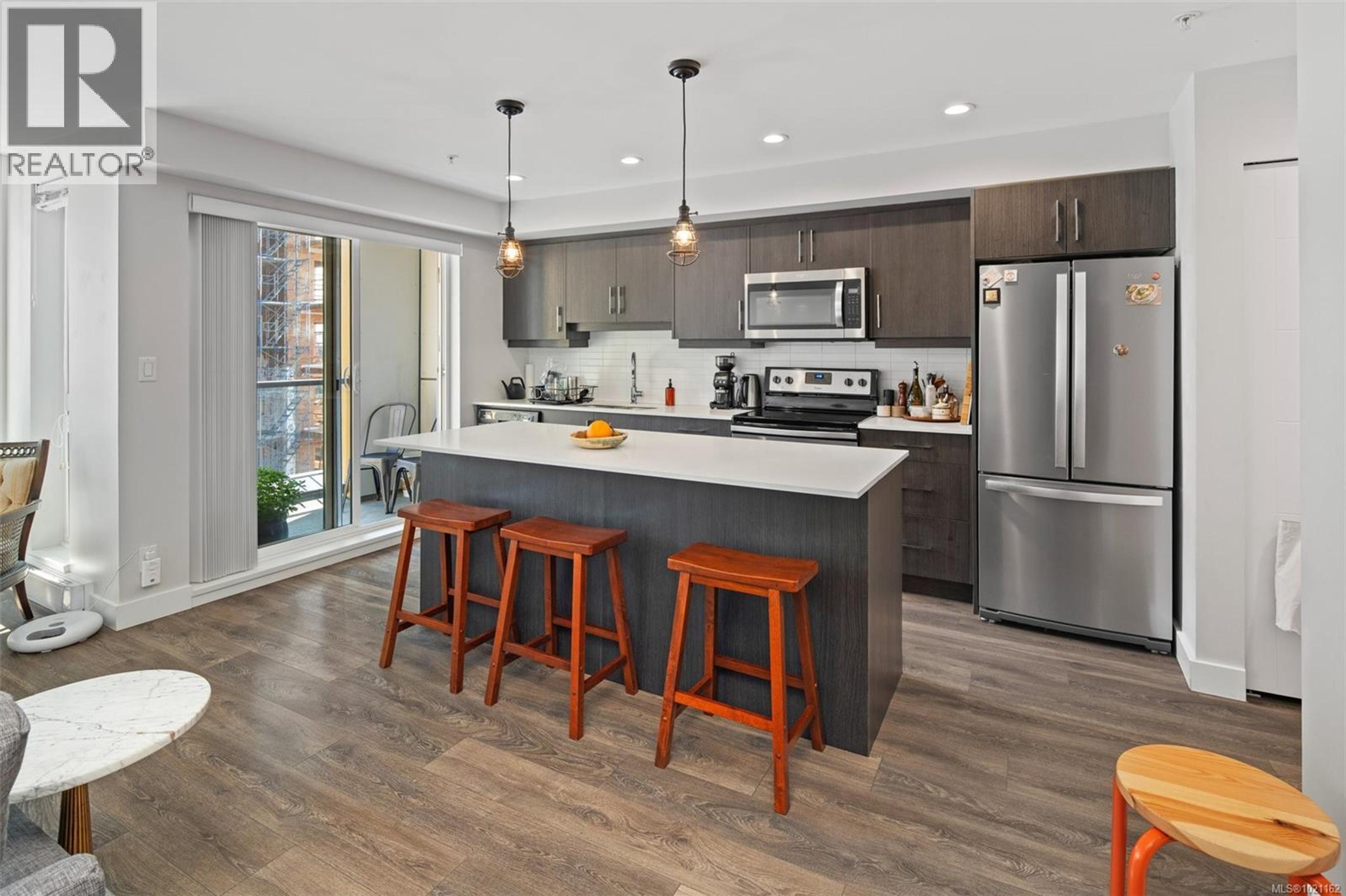 #403 826 ESQUIMALT RD - Image 3