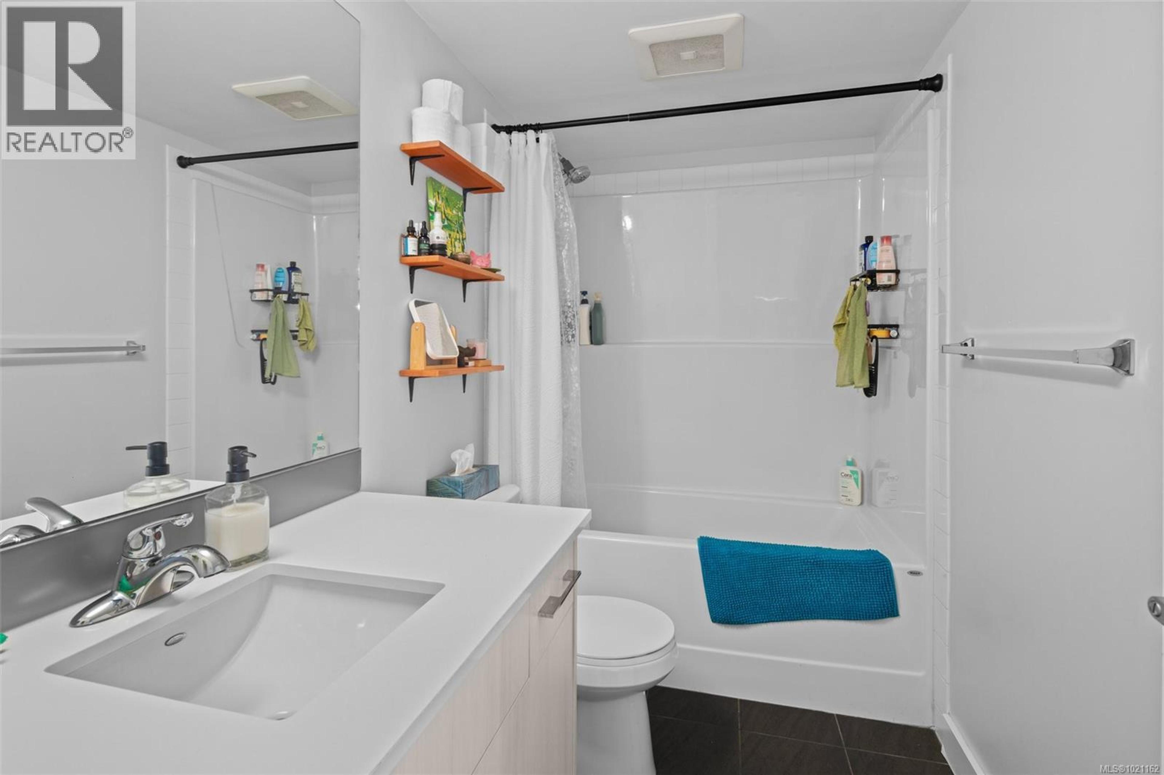 #403 826 ESQUIMALT RD - 30