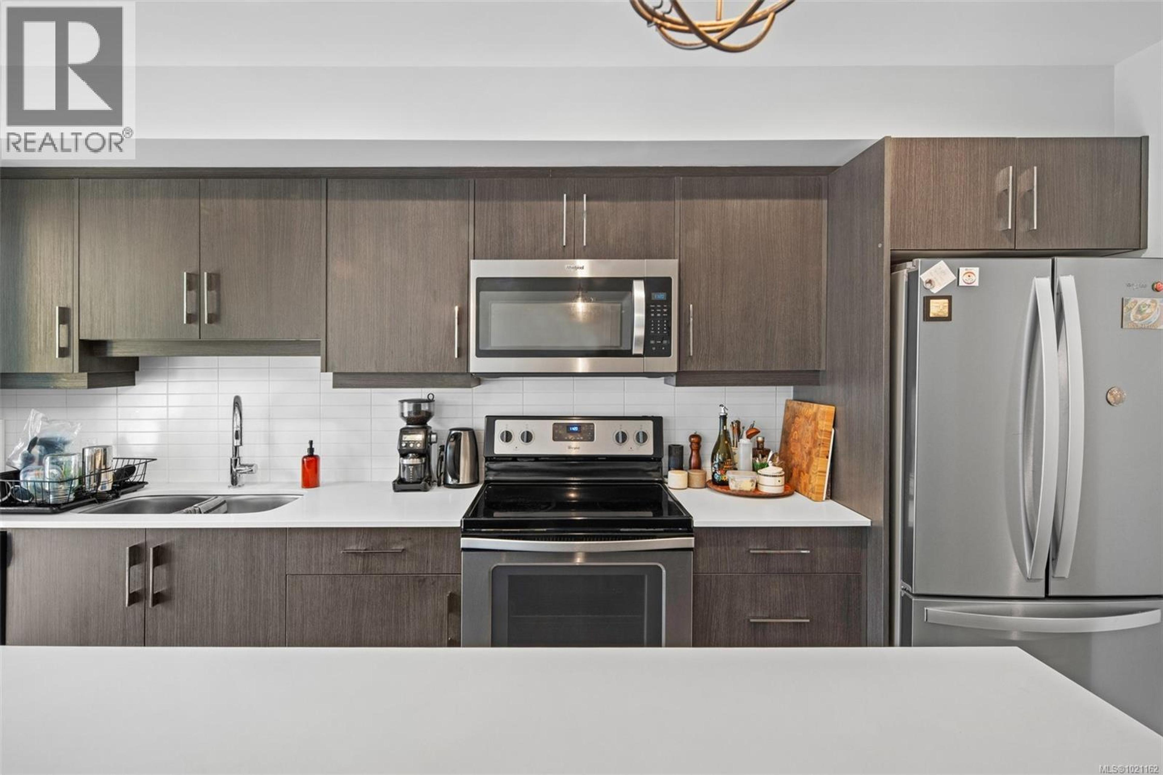 #403 826 ESQUIMALT RD - 4