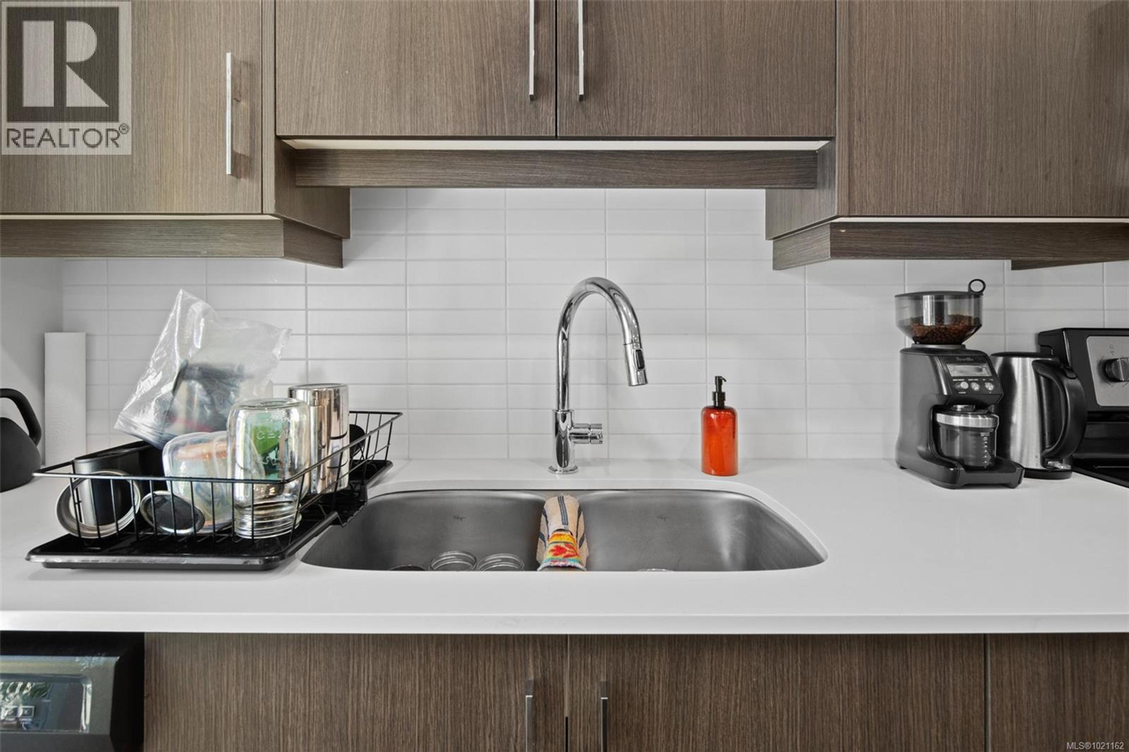 #403 826 ESQUIMALT RD - 5