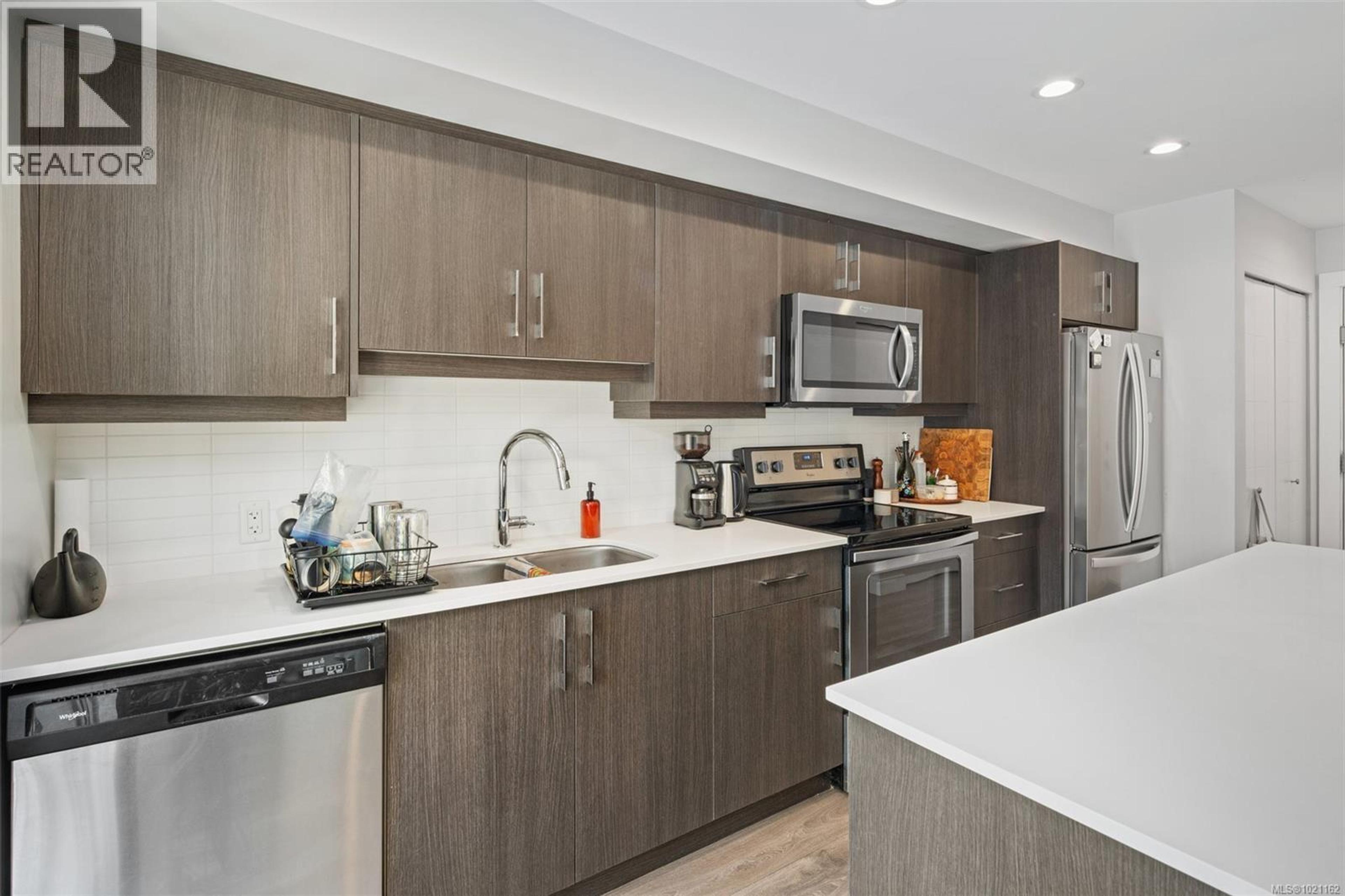 #403 826 ESQUIMALT RD - 6