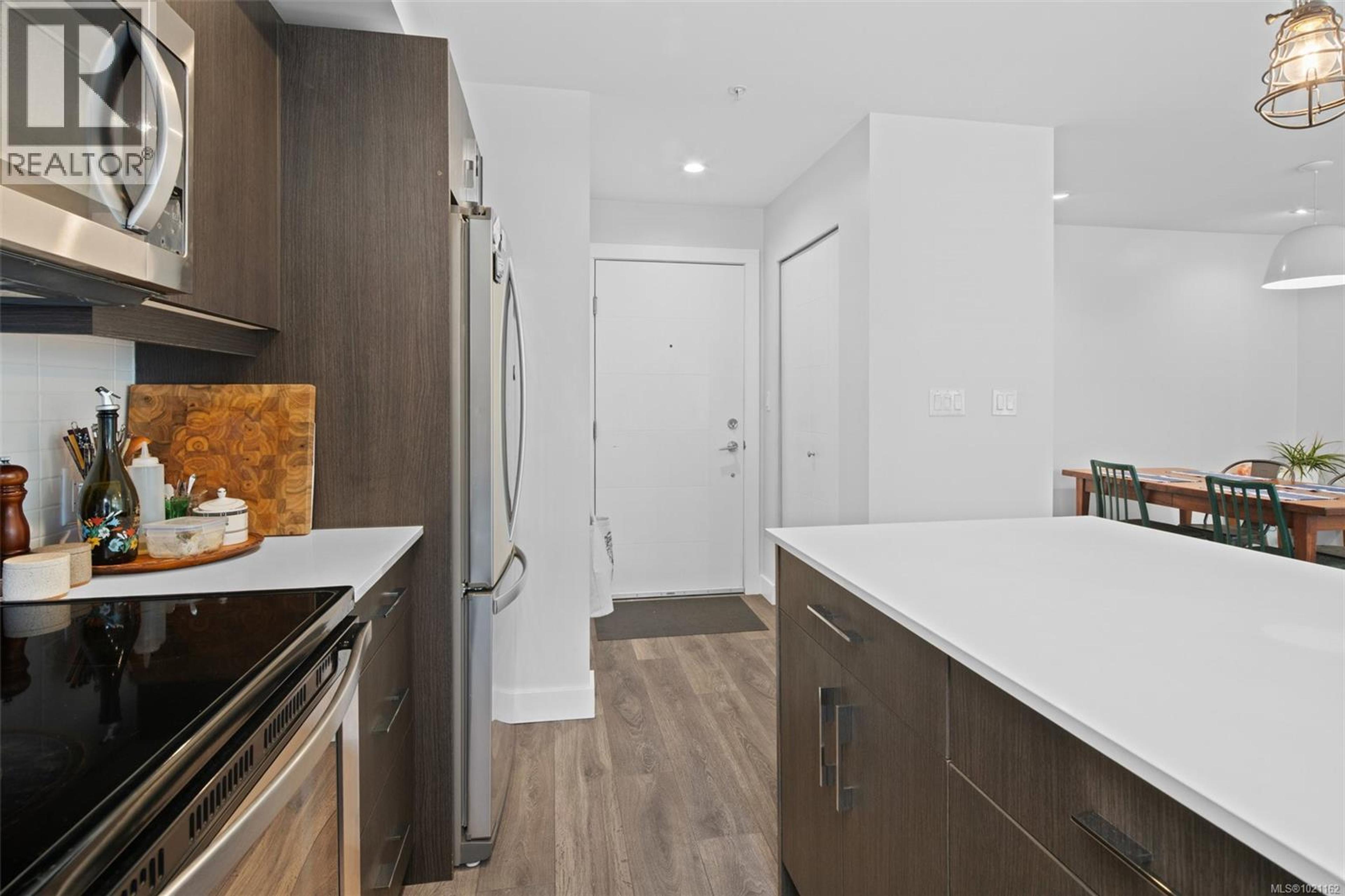 #403 826 ESQUIMALT RD - 7