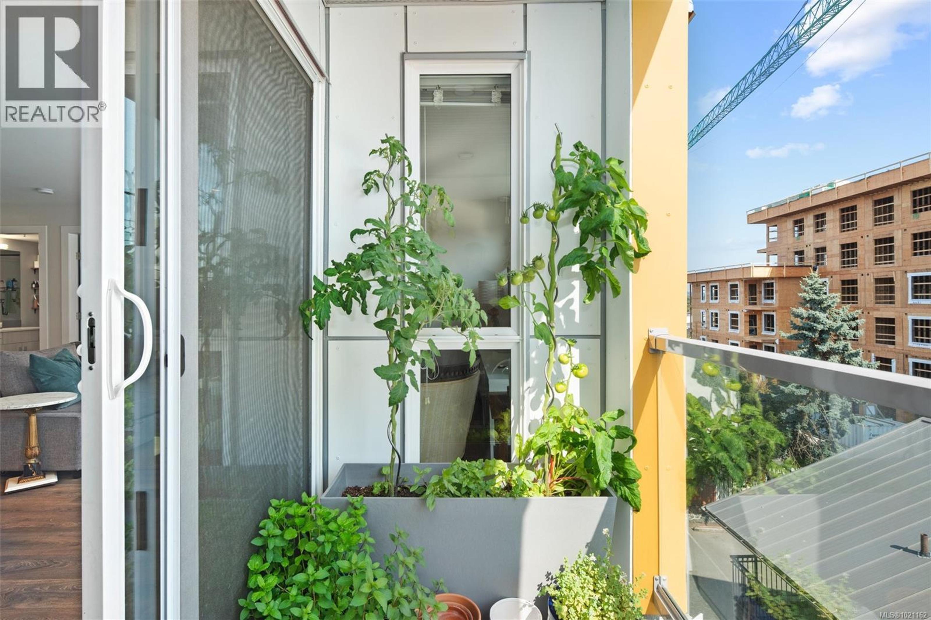 #403 826 ESQUIMALT RD - 9