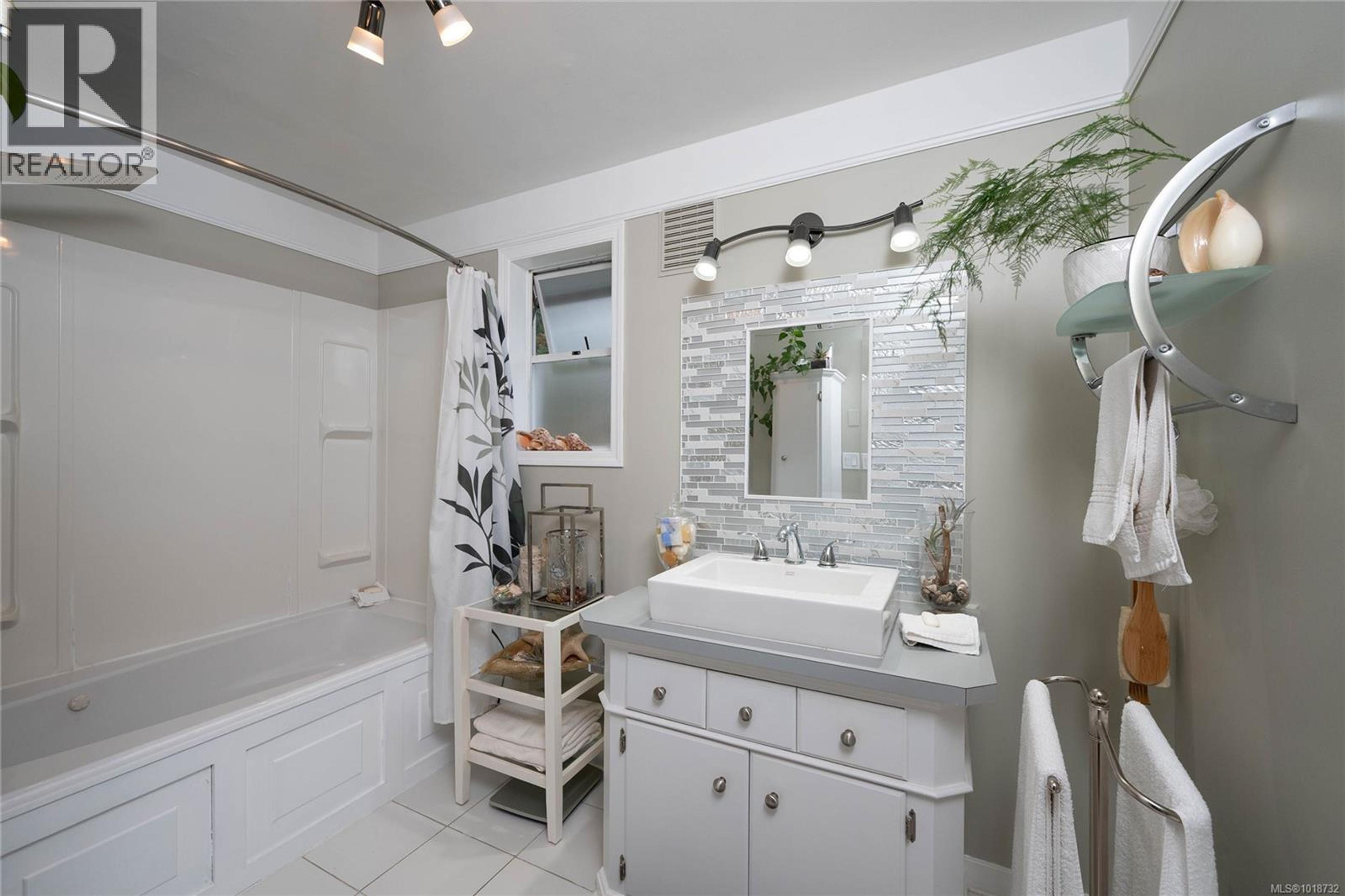 10654 YOUBOU RD - 13