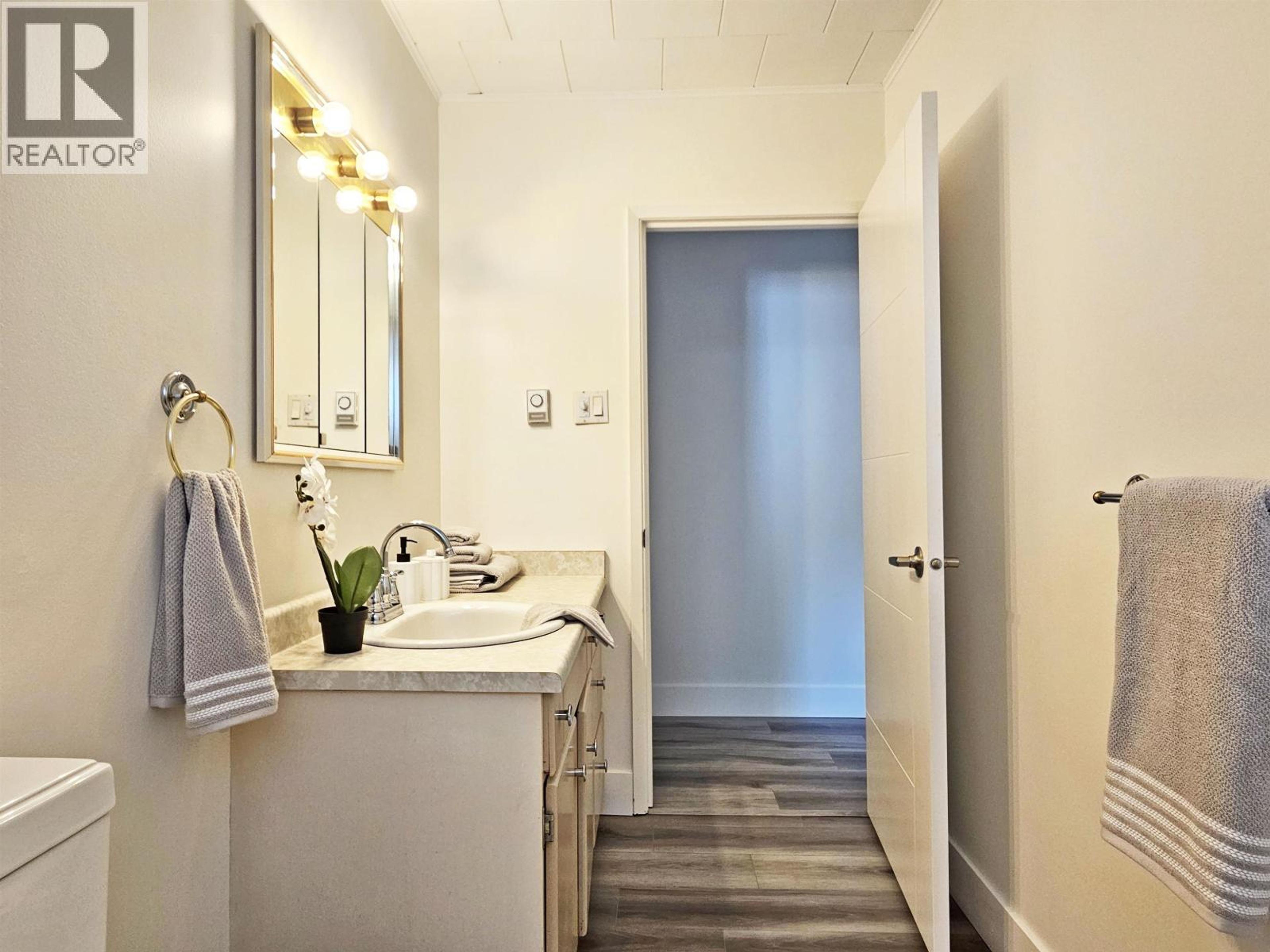 426 MCKELVIE ROAD - 29