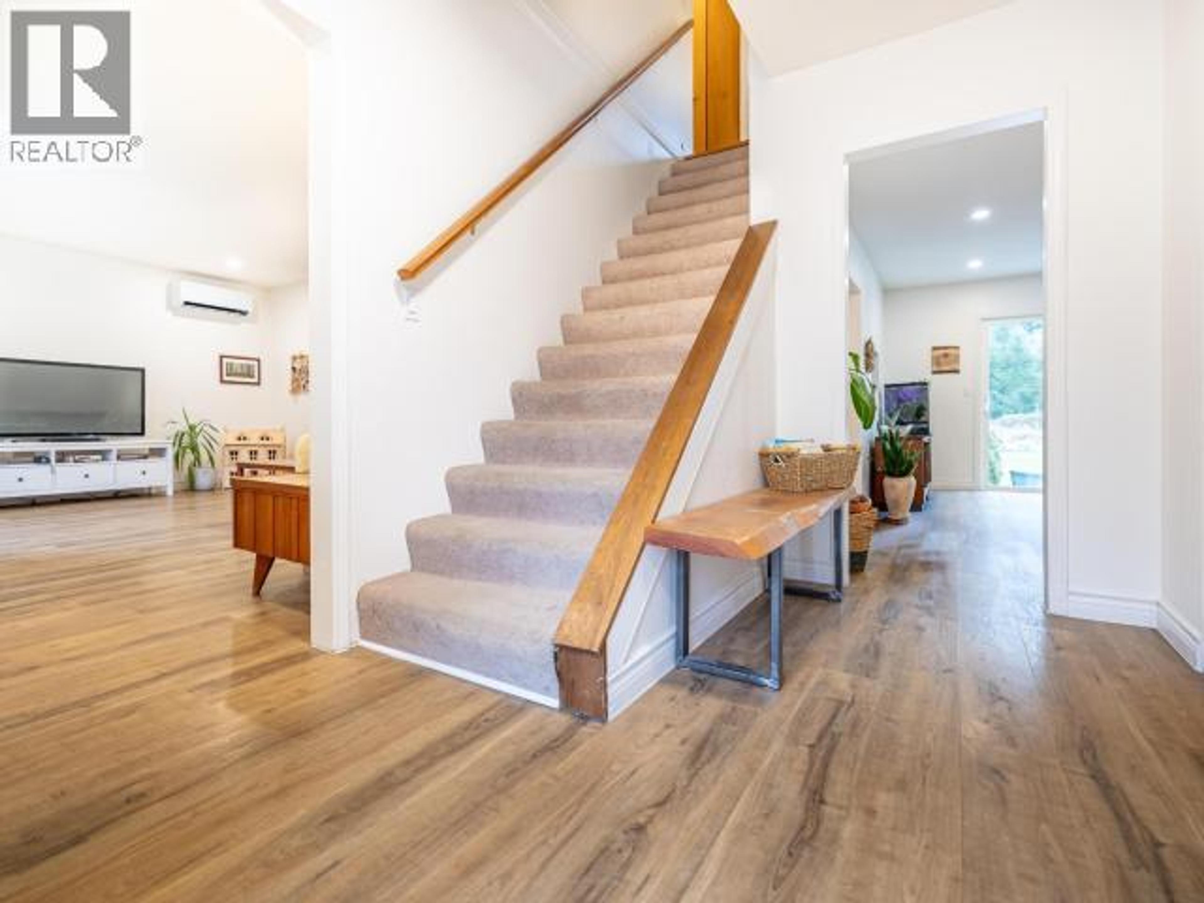 2560 MAYWOOD ROAD - 12