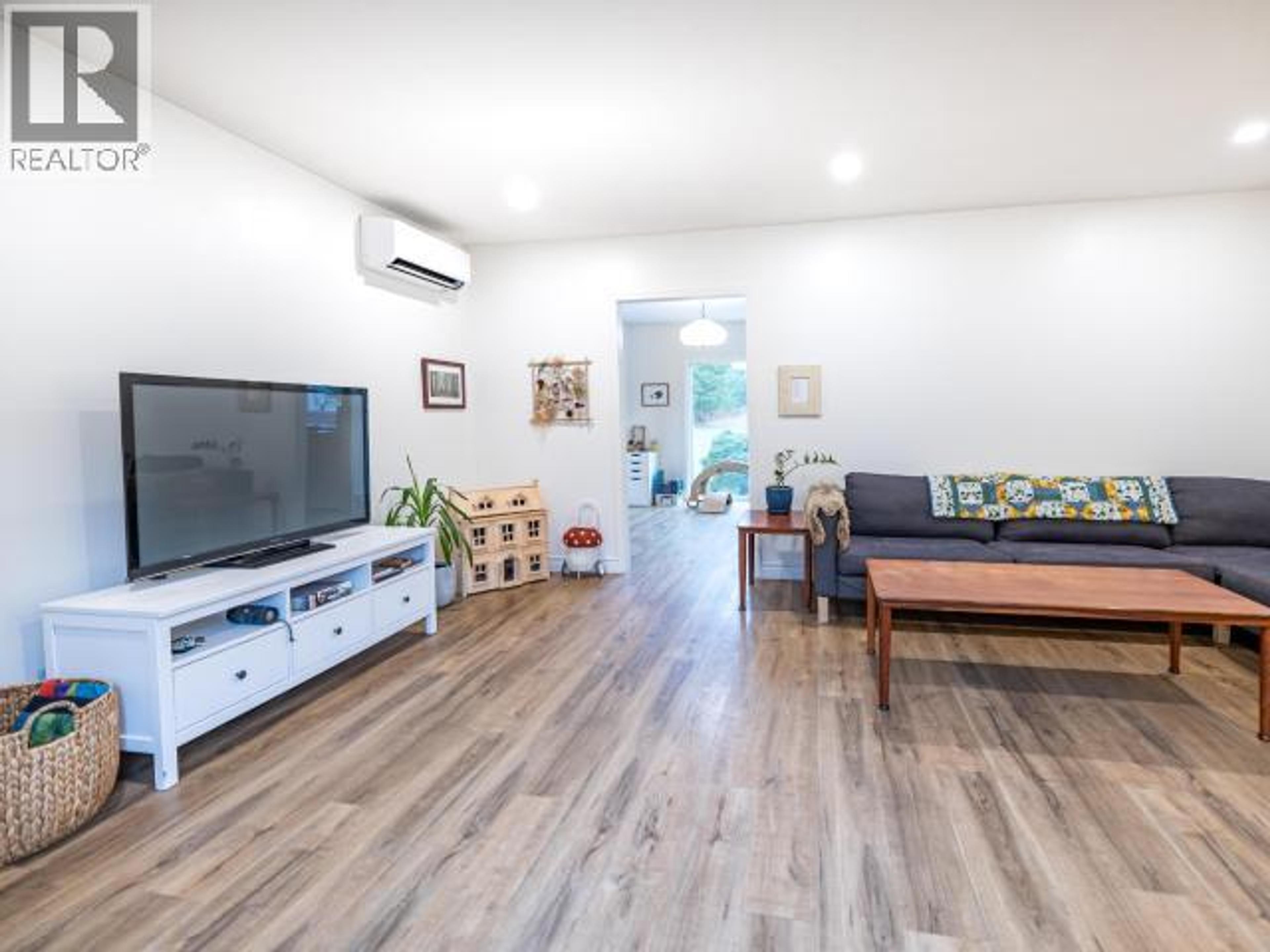 2560 MAYWOOD ROAD - 14