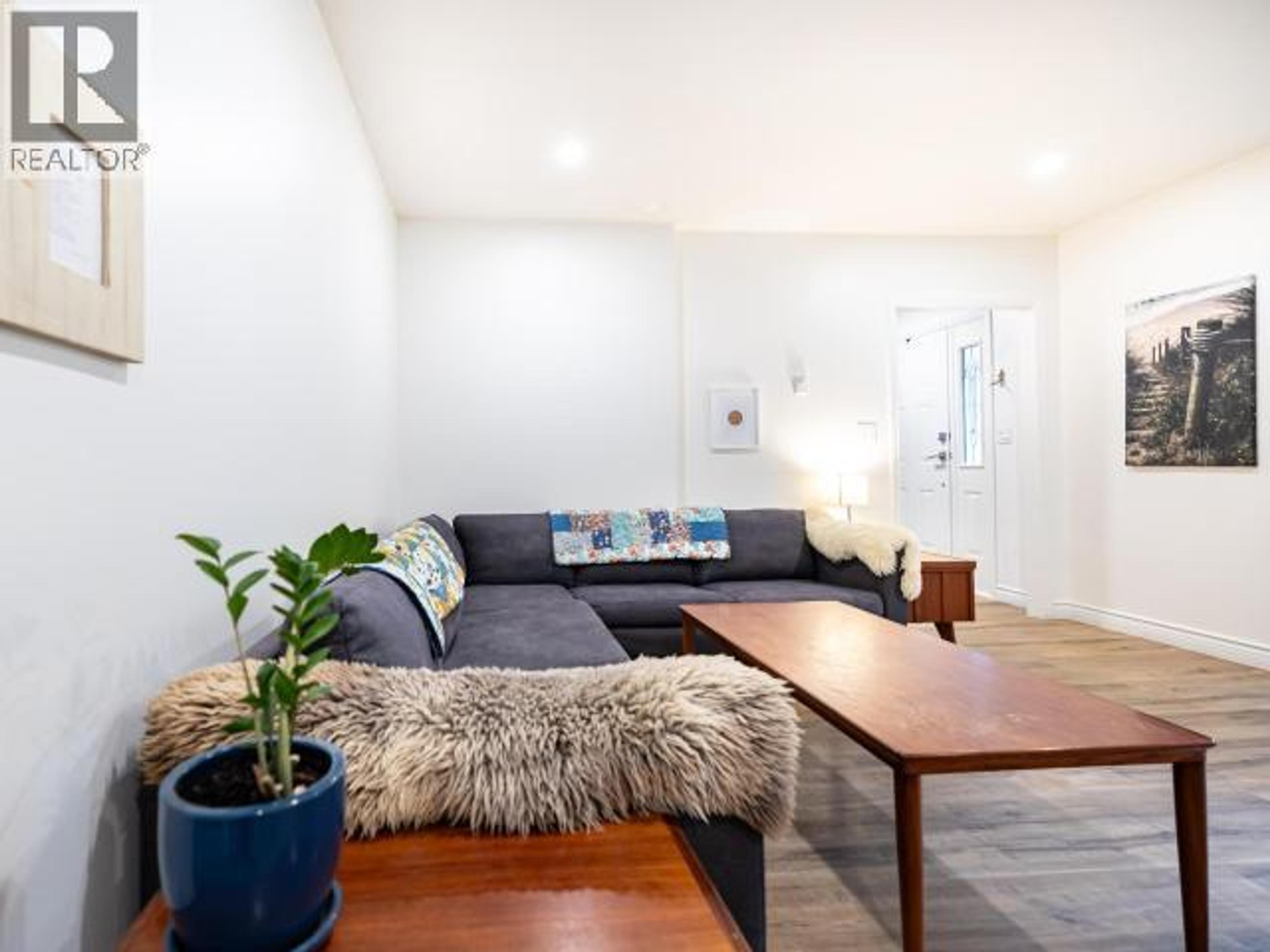 2560 MAYWOOD ROAD - 15