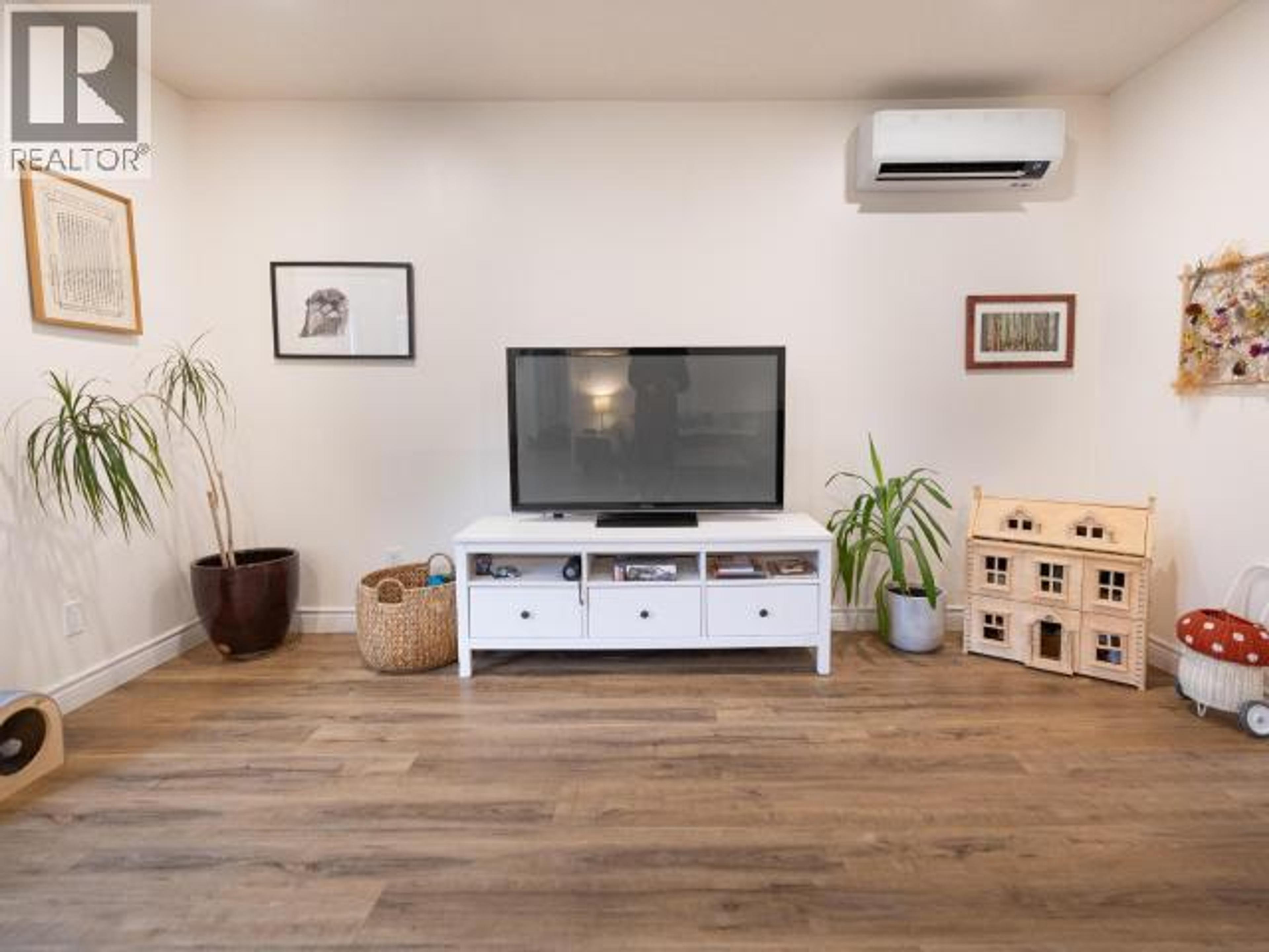 2560 MAYWOOD ROAD - 16