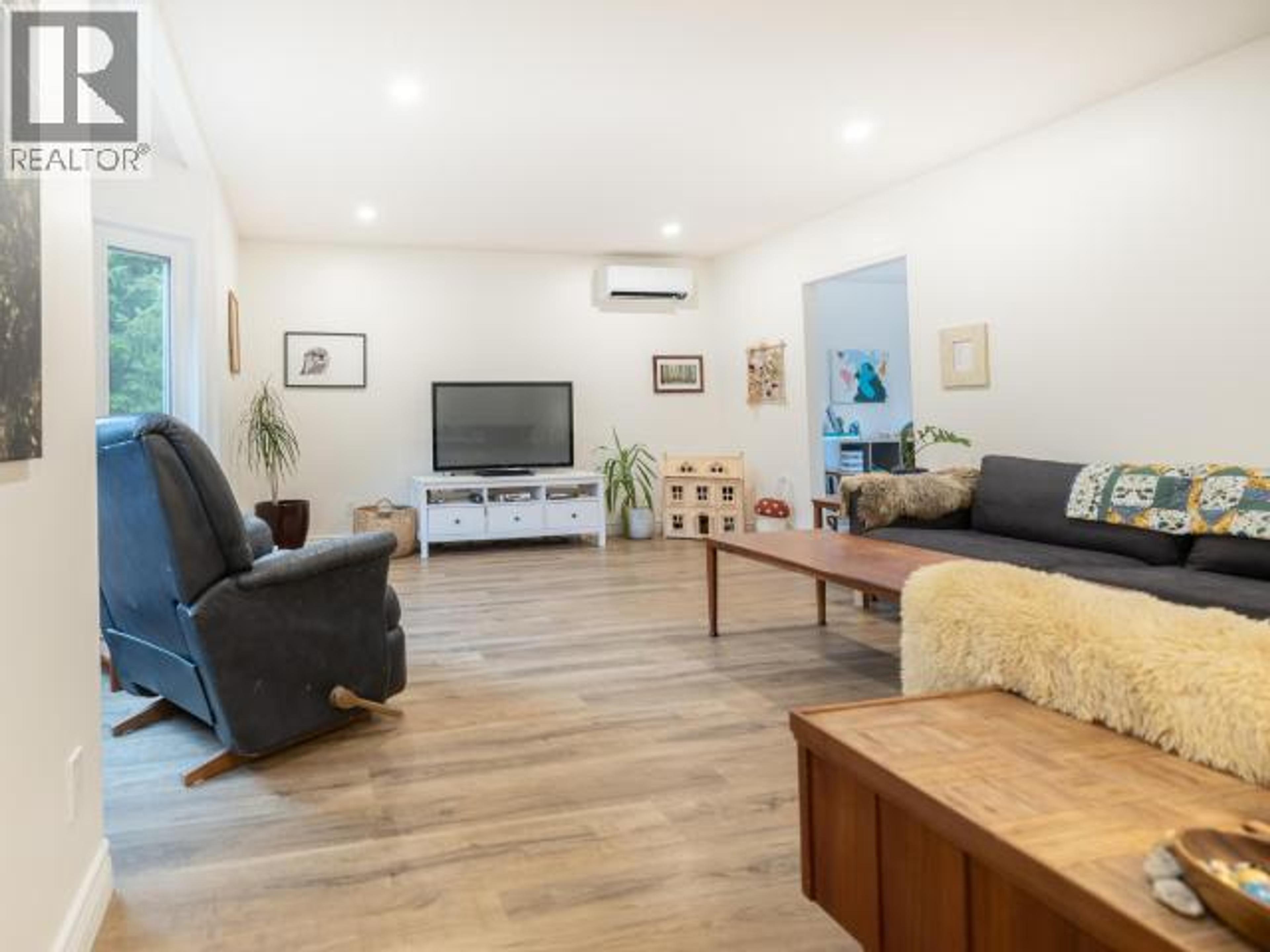 2560 MAYWOOD ROAD - 17