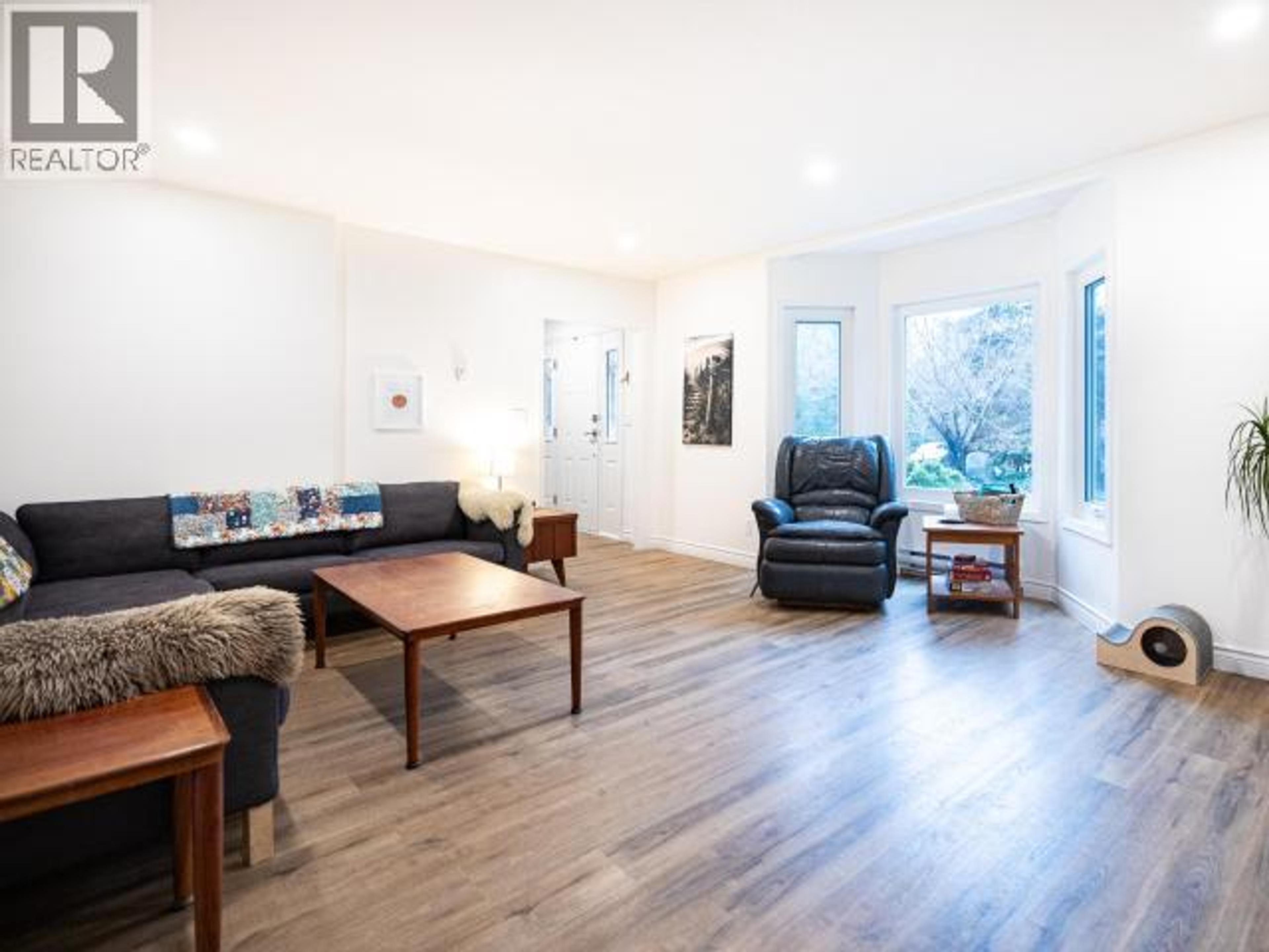 2560 MAYWOOD ROAD - 18