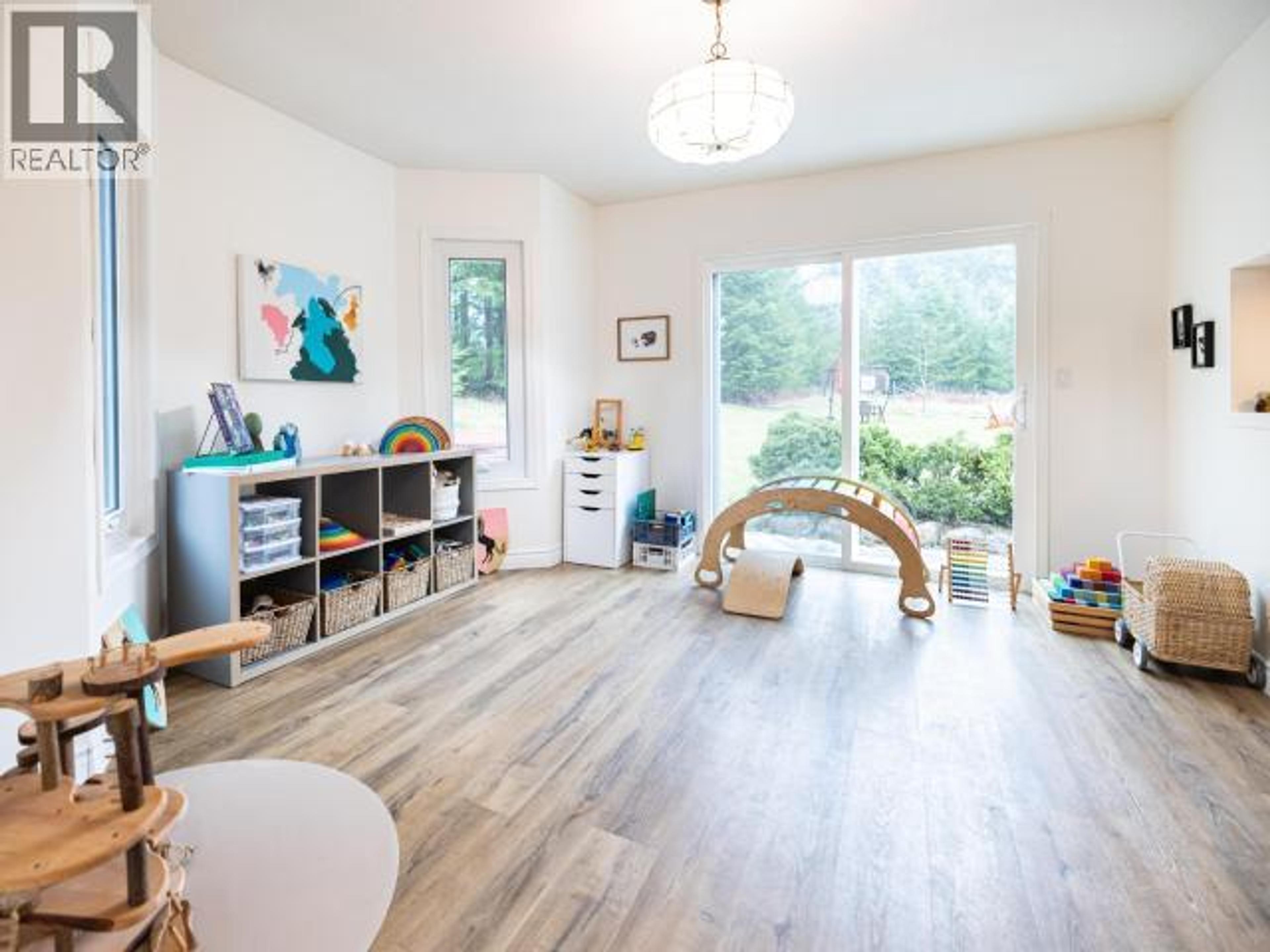 2560 MAYWOOD ROAD - 19