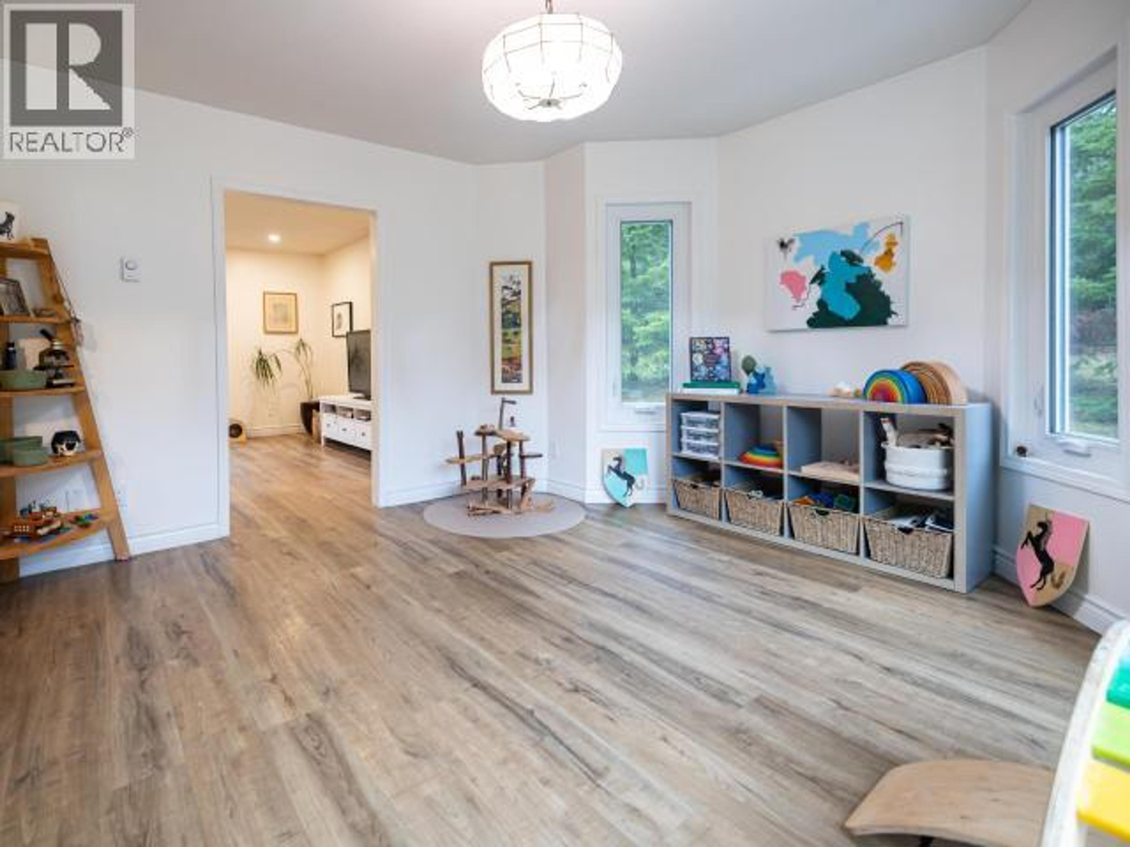 2560 MAYWOOD ROAD - 20