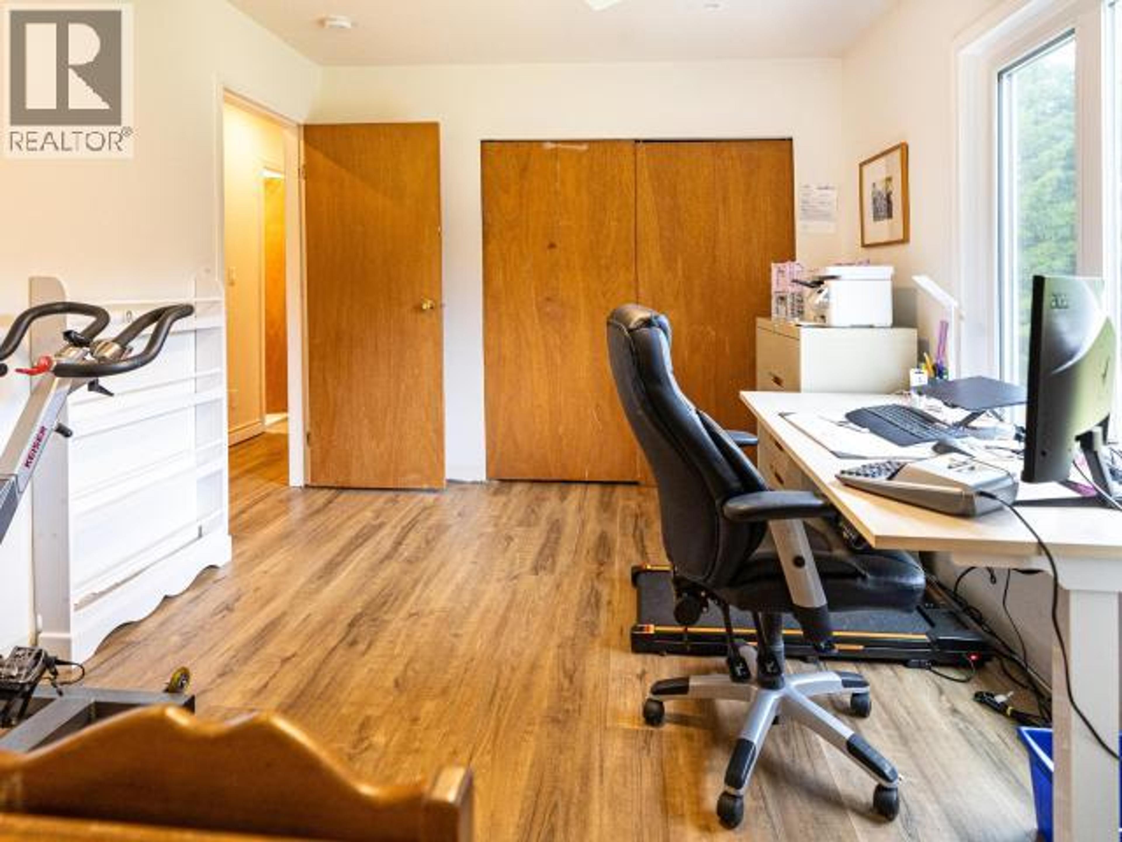 2560 MAYWOOD ROAD - 36