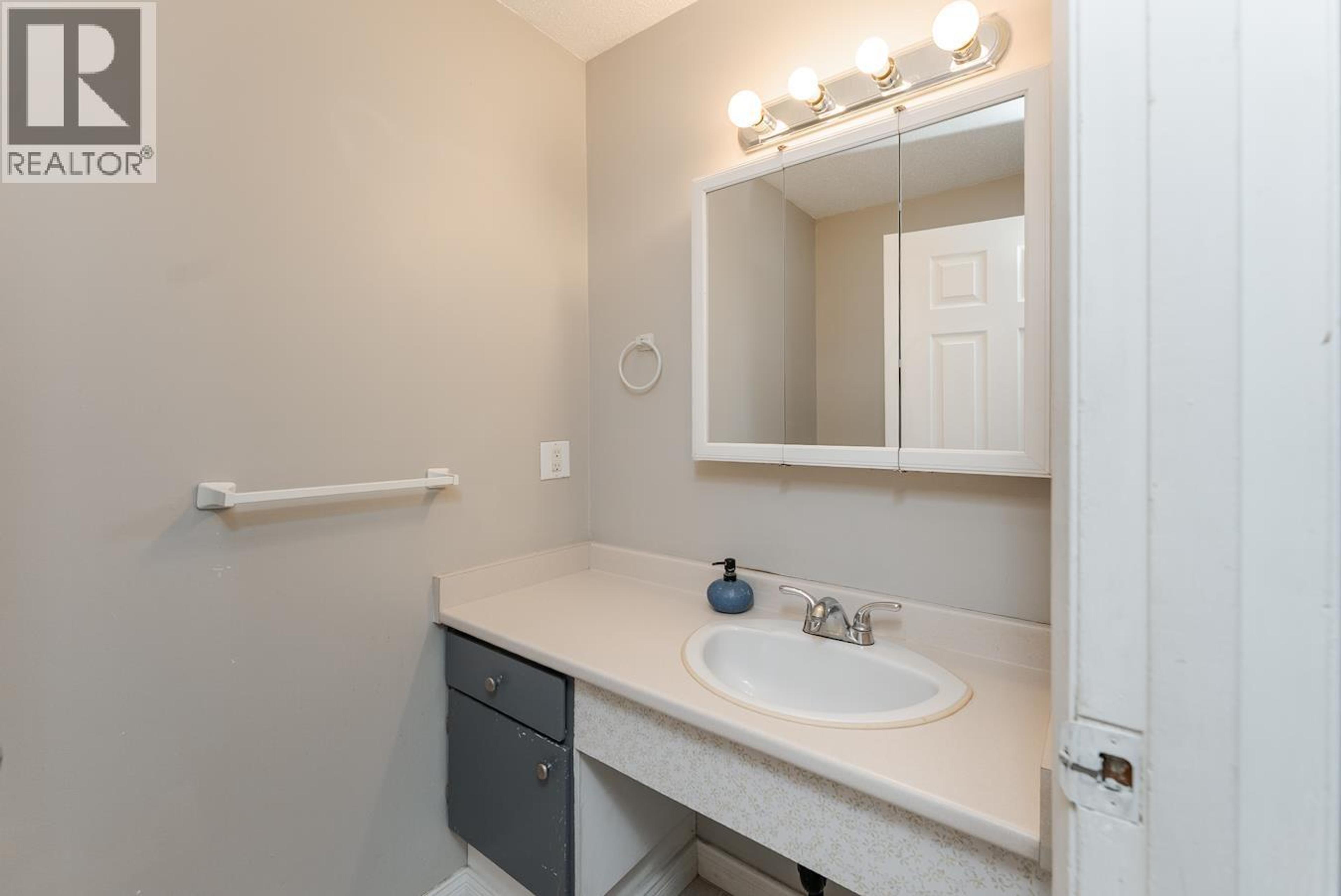 #109 4045 1ST AVENUE - 7