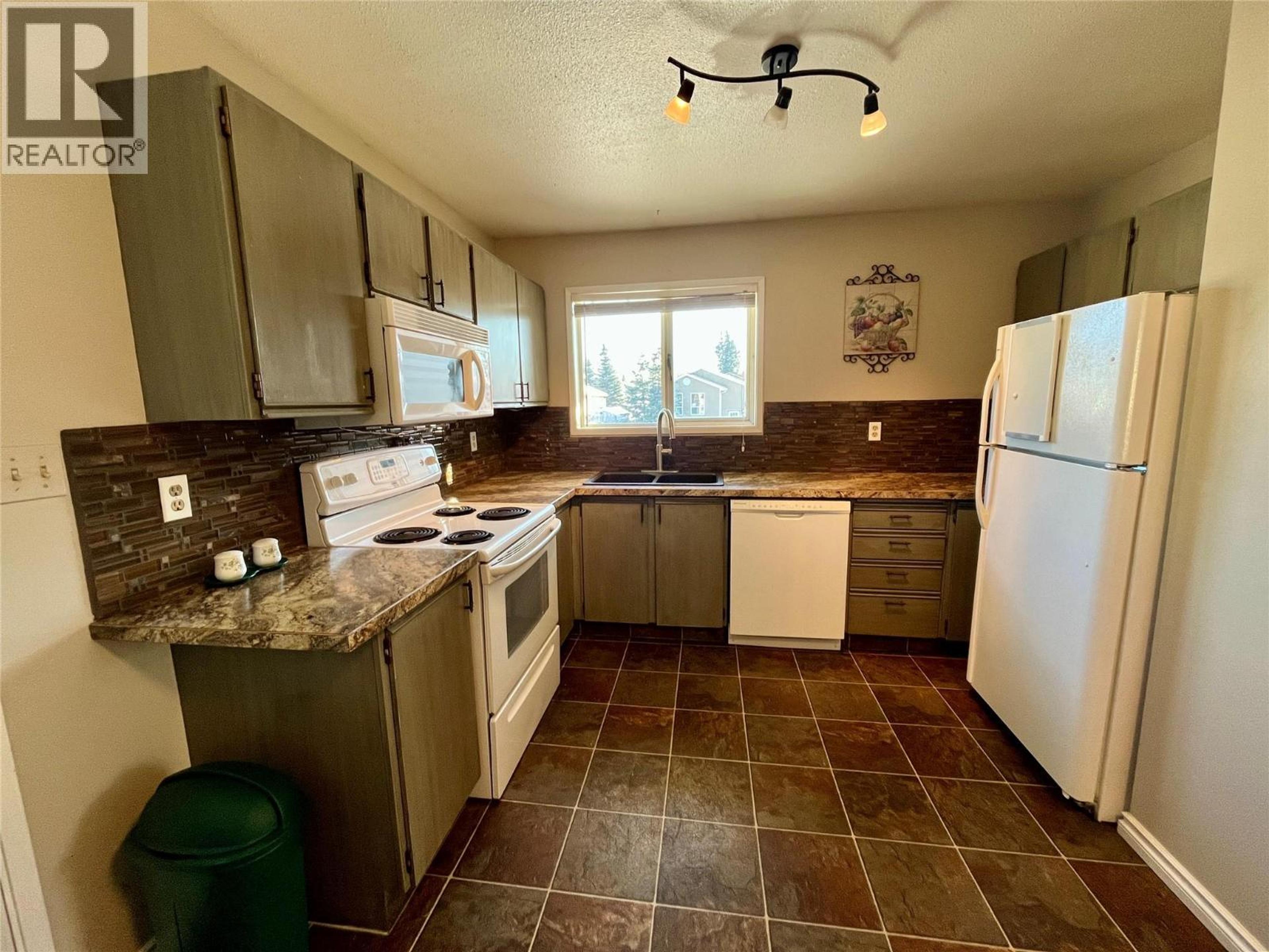 215 PEACE RIVER CRESCENT - 10