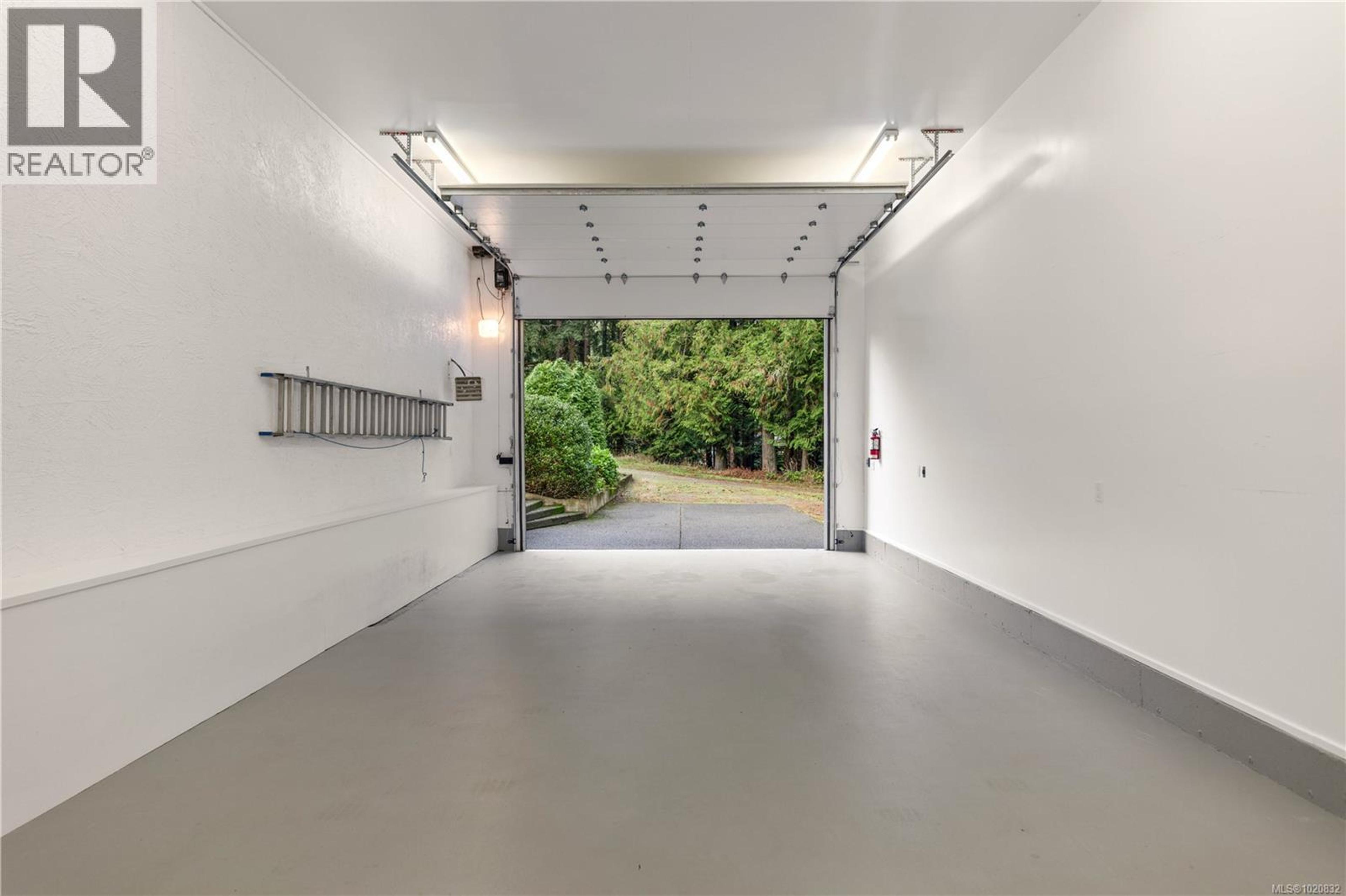 3355 GREY MANOR RD - 13