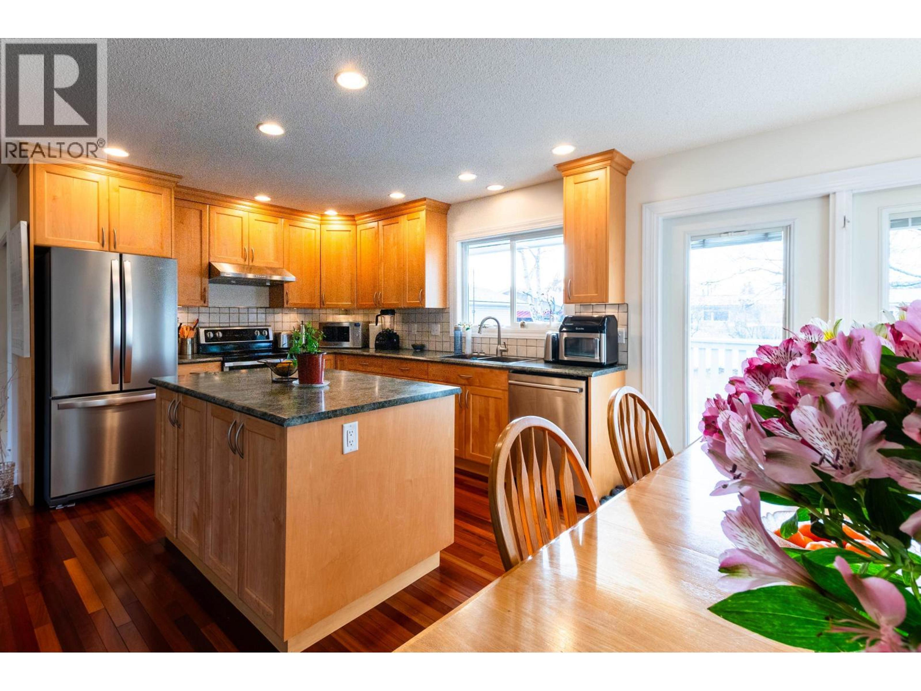 1081 DAVIE AVENUE - 13