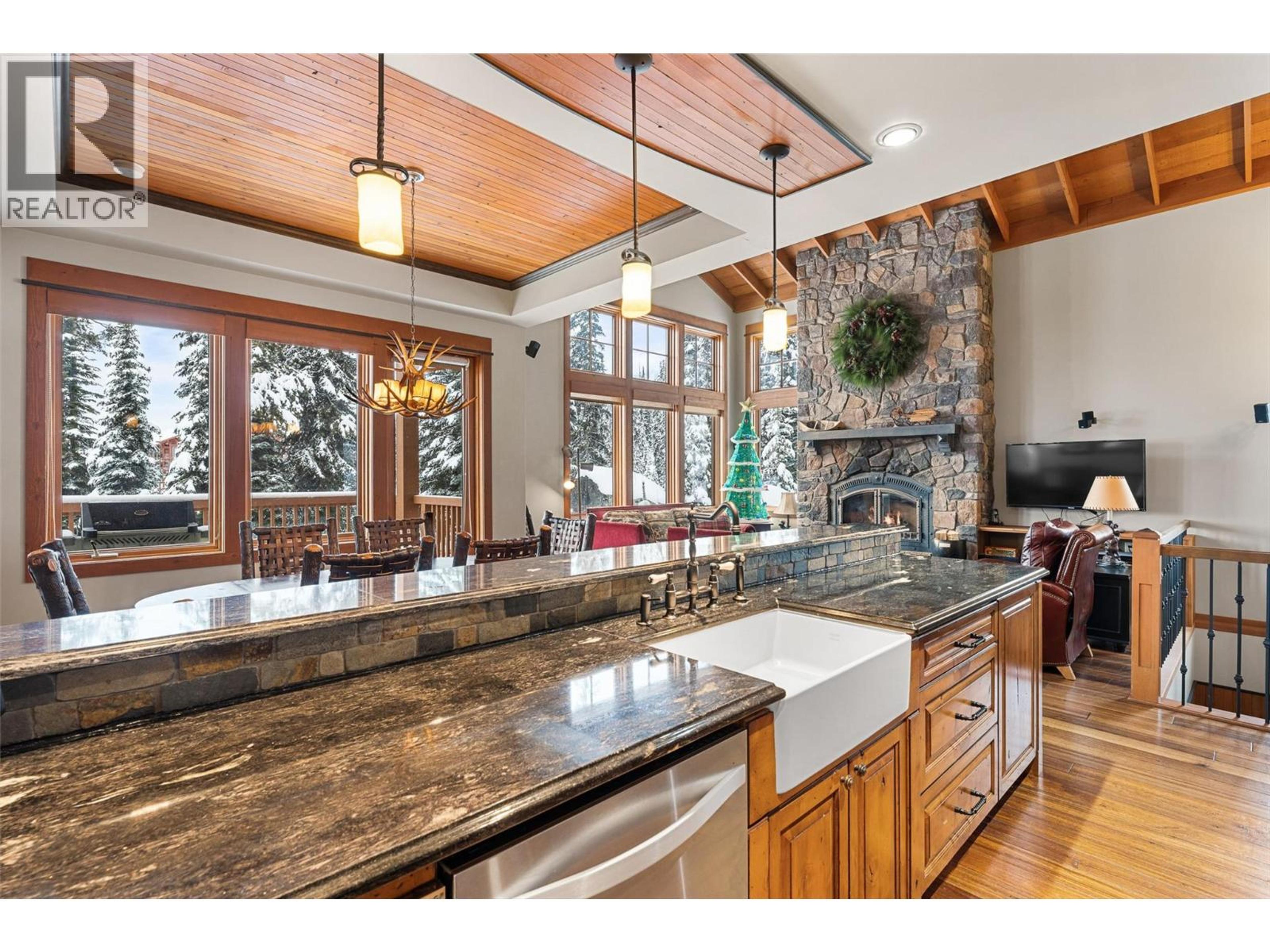 #14 255 FEATHERTOP WAY - 12