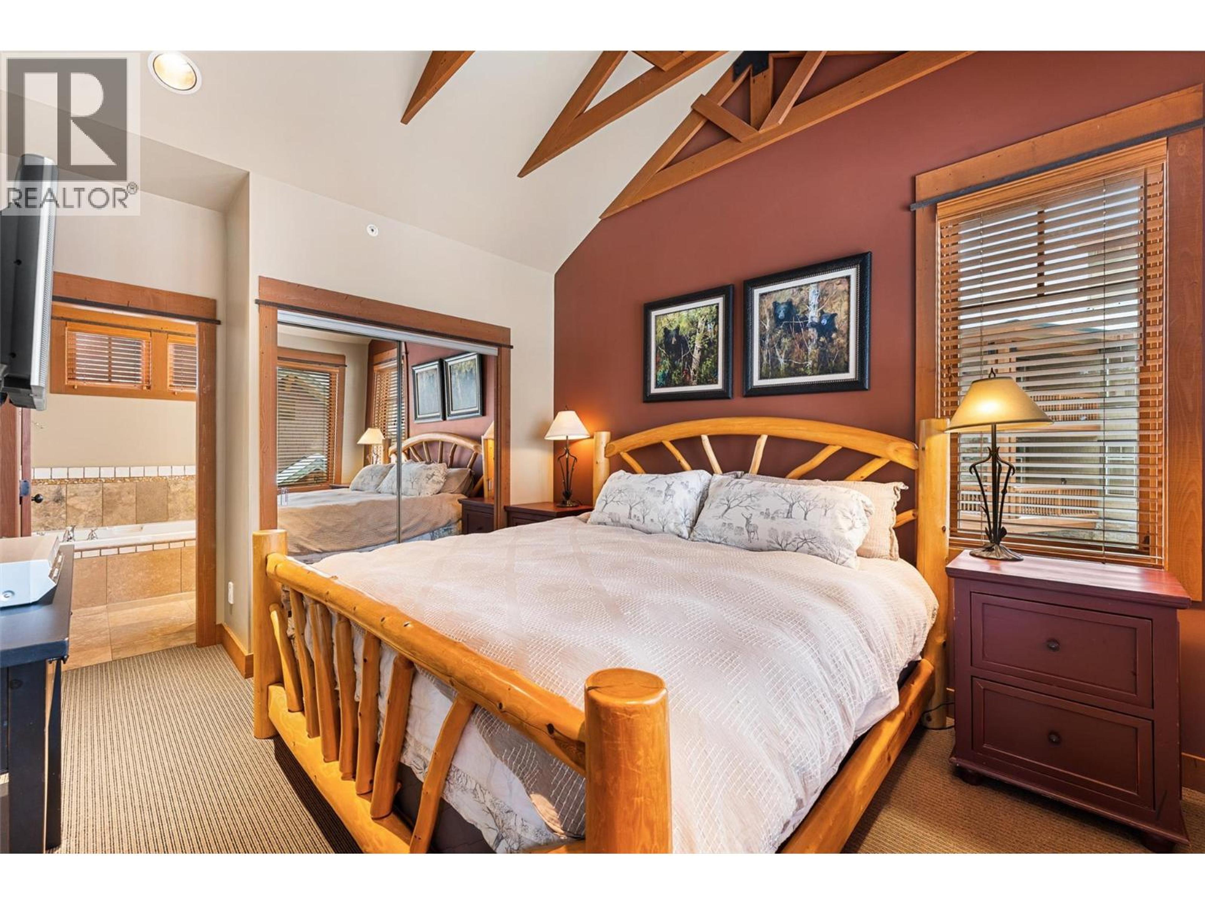 #14 255 FEATHERTOP WAY - 18