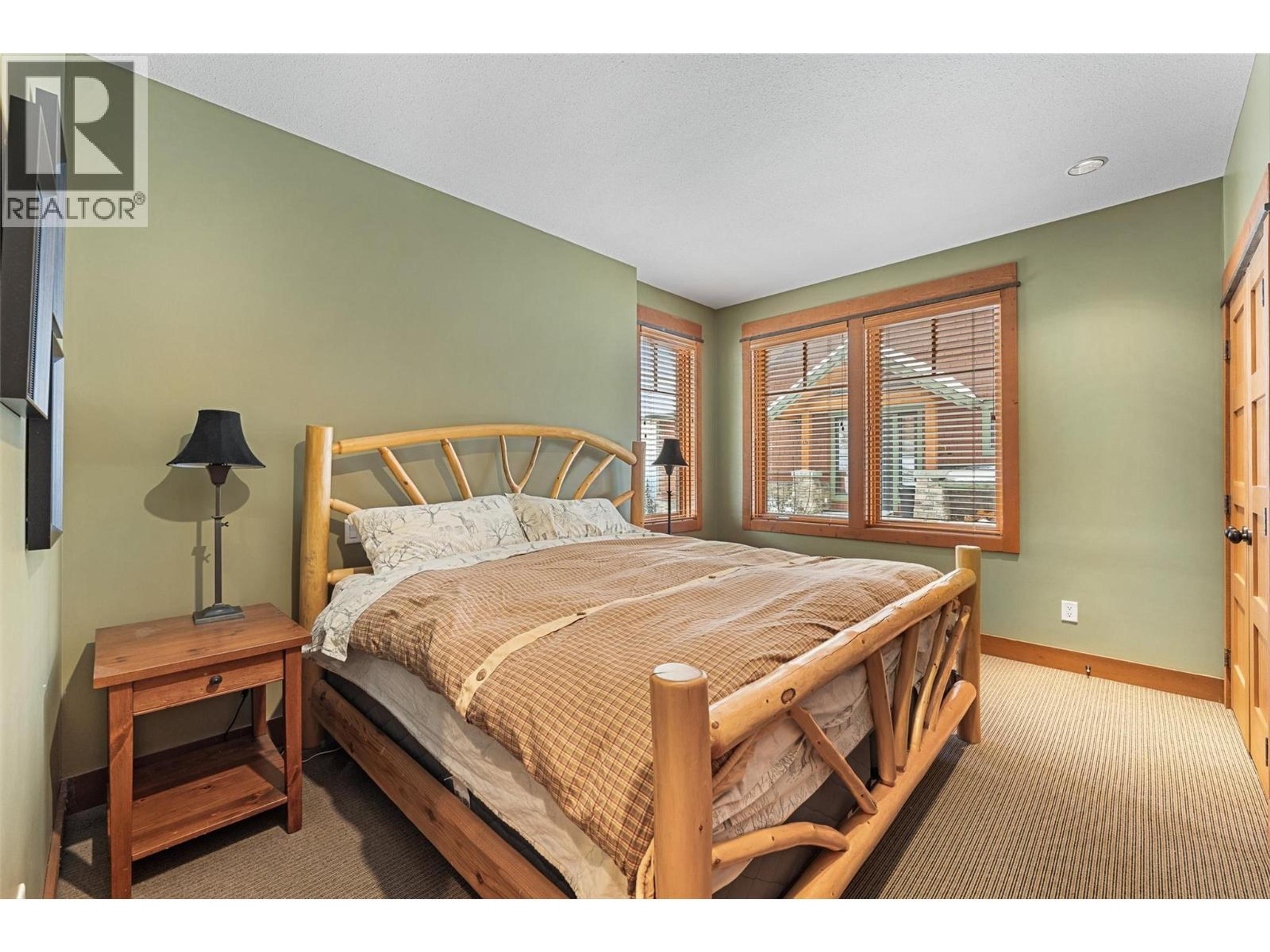 #14 255 FEATHERTOP WAY - 31