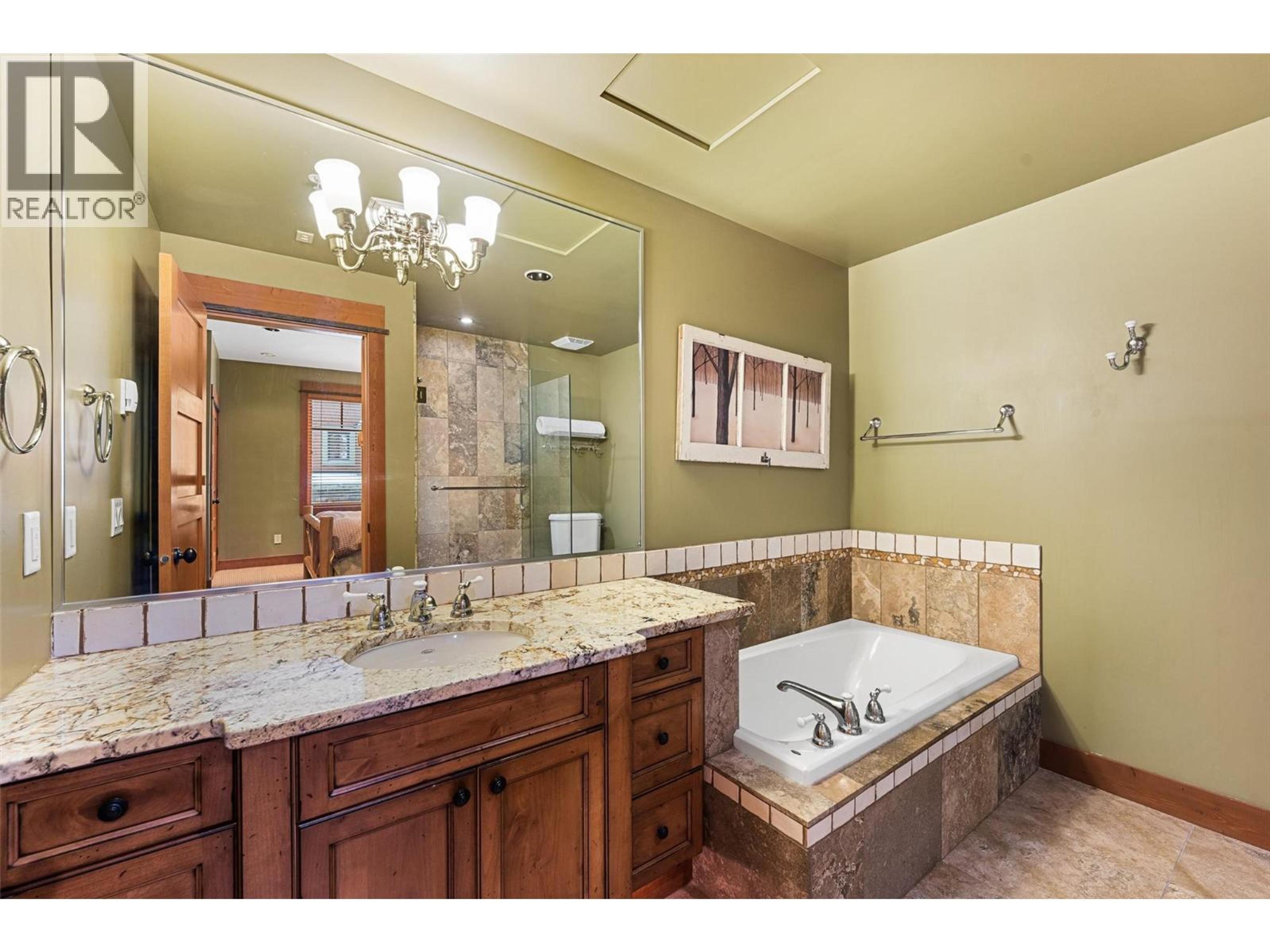 #14 255 FEATHERTOP WAY - 33