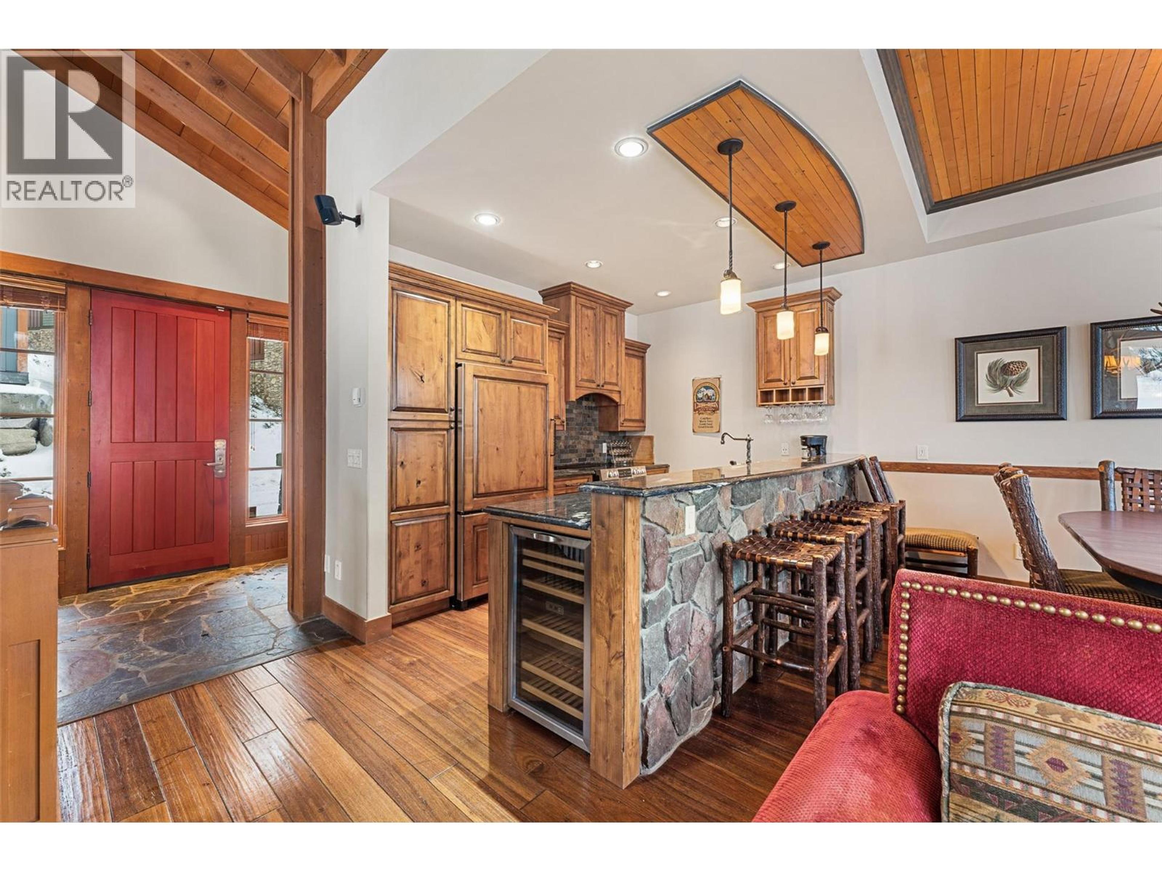 #14 255 FEATHERTOP WAY - 9