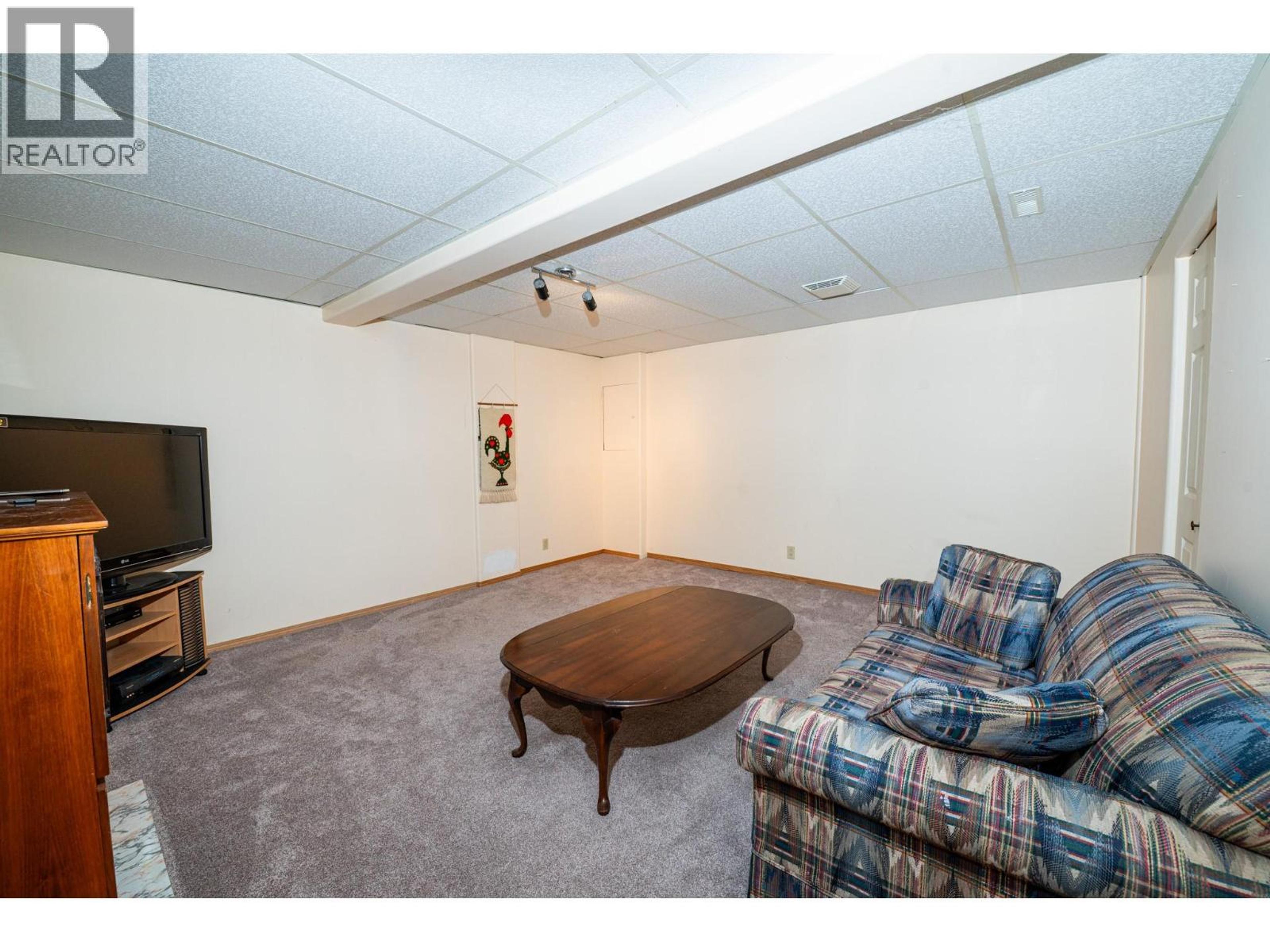 924 DOGWOOD STREET - 30