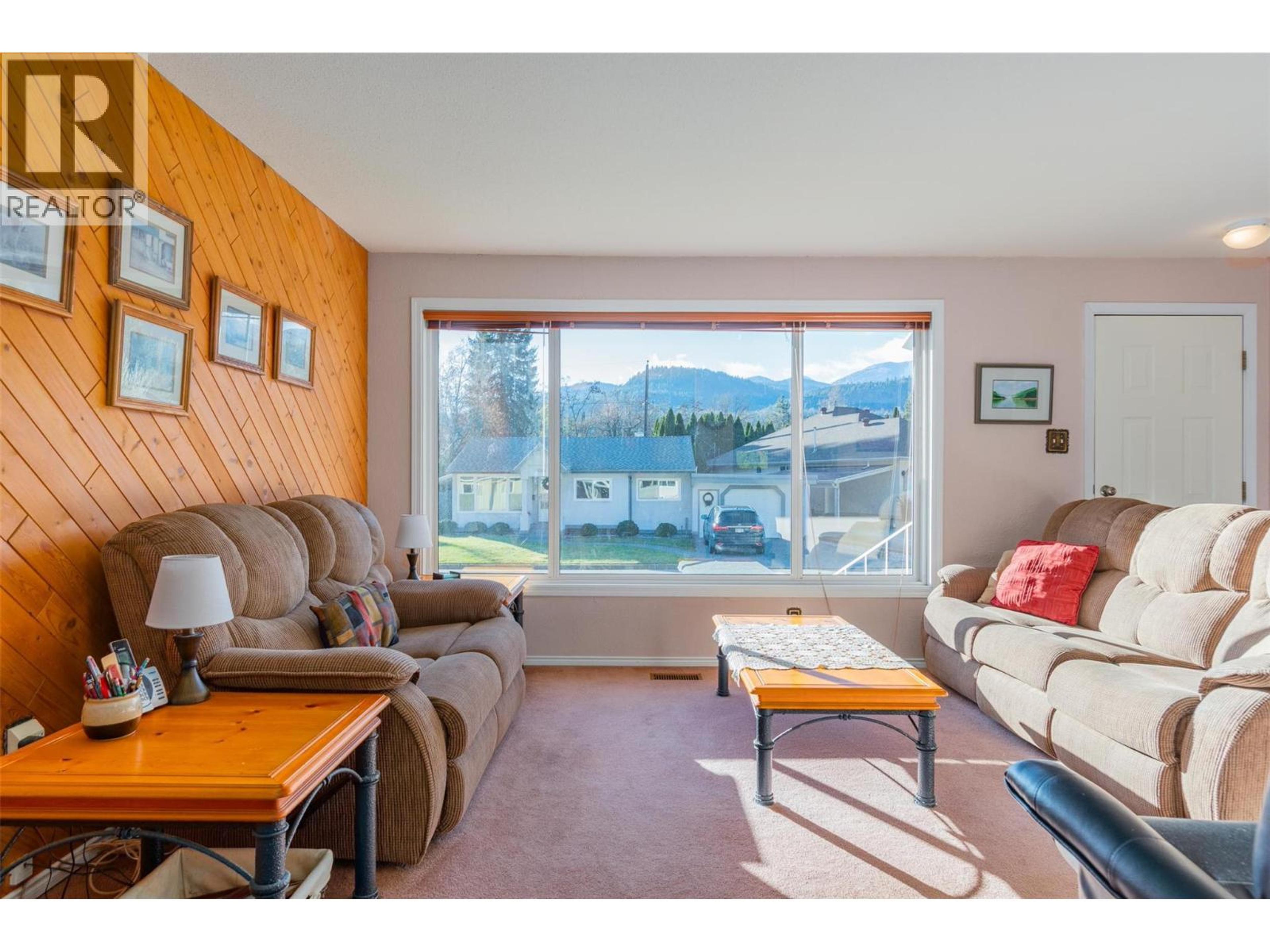 1043 REGAN CRESCENT - 10