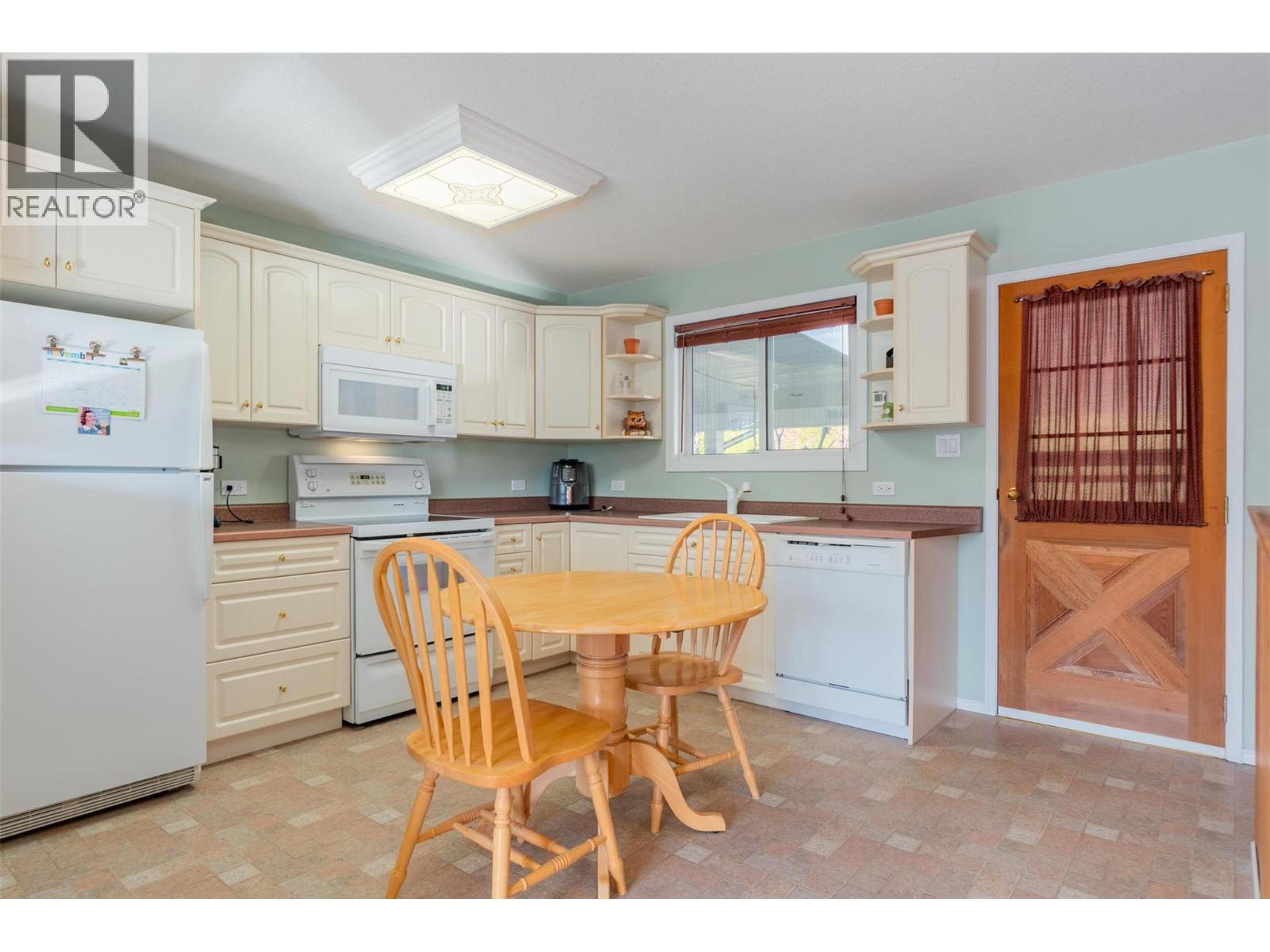 1043 REGAN CRESCENT - Image 2