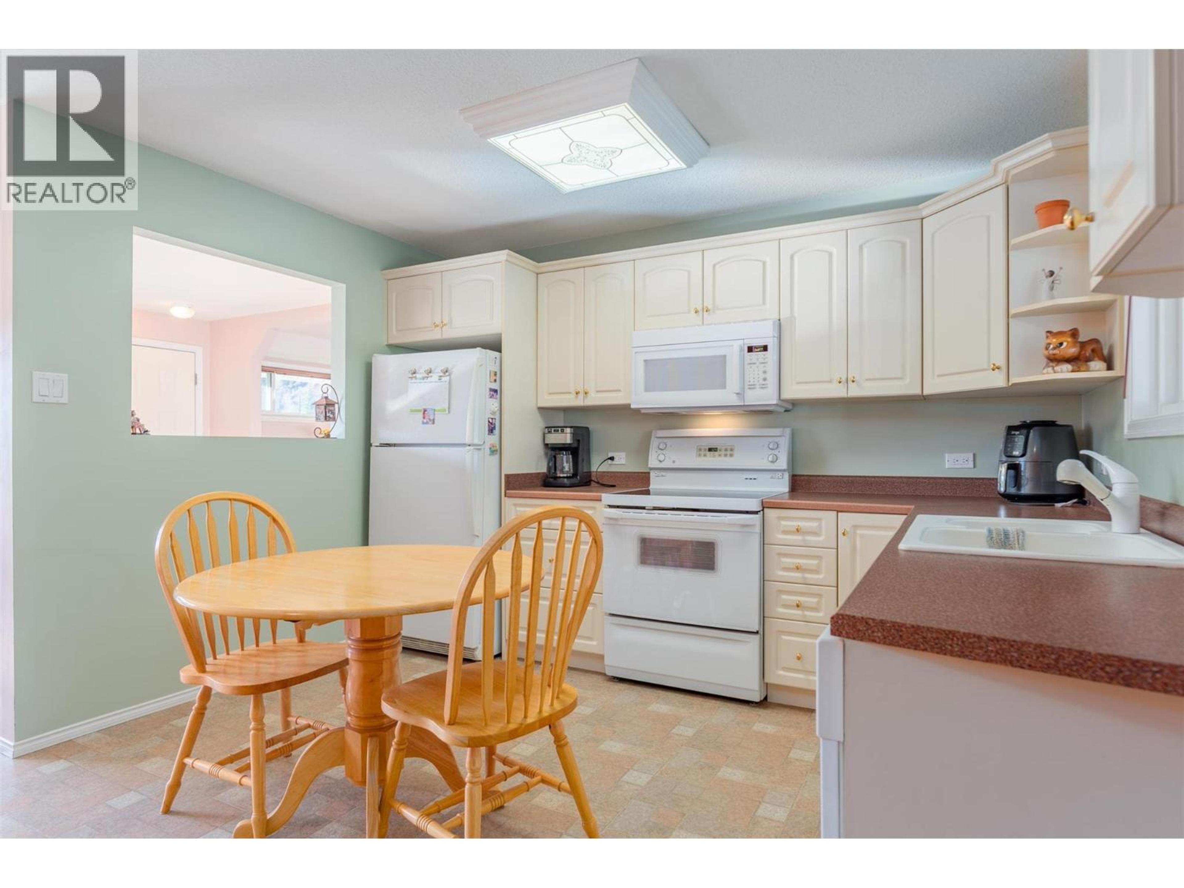 1043 REGAN CRESCENT - Image 3