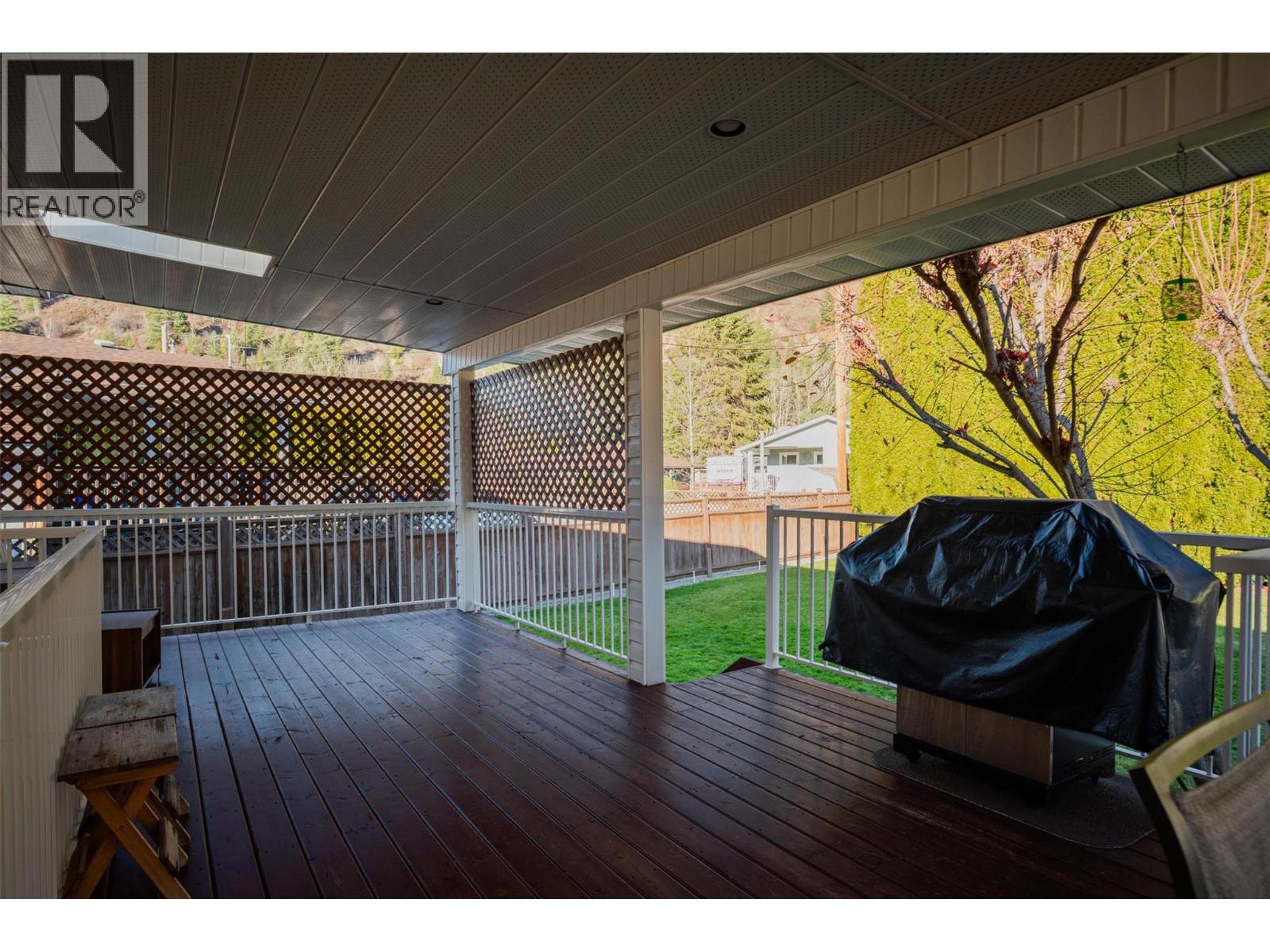 1043 REGAN CRESCENT - 32