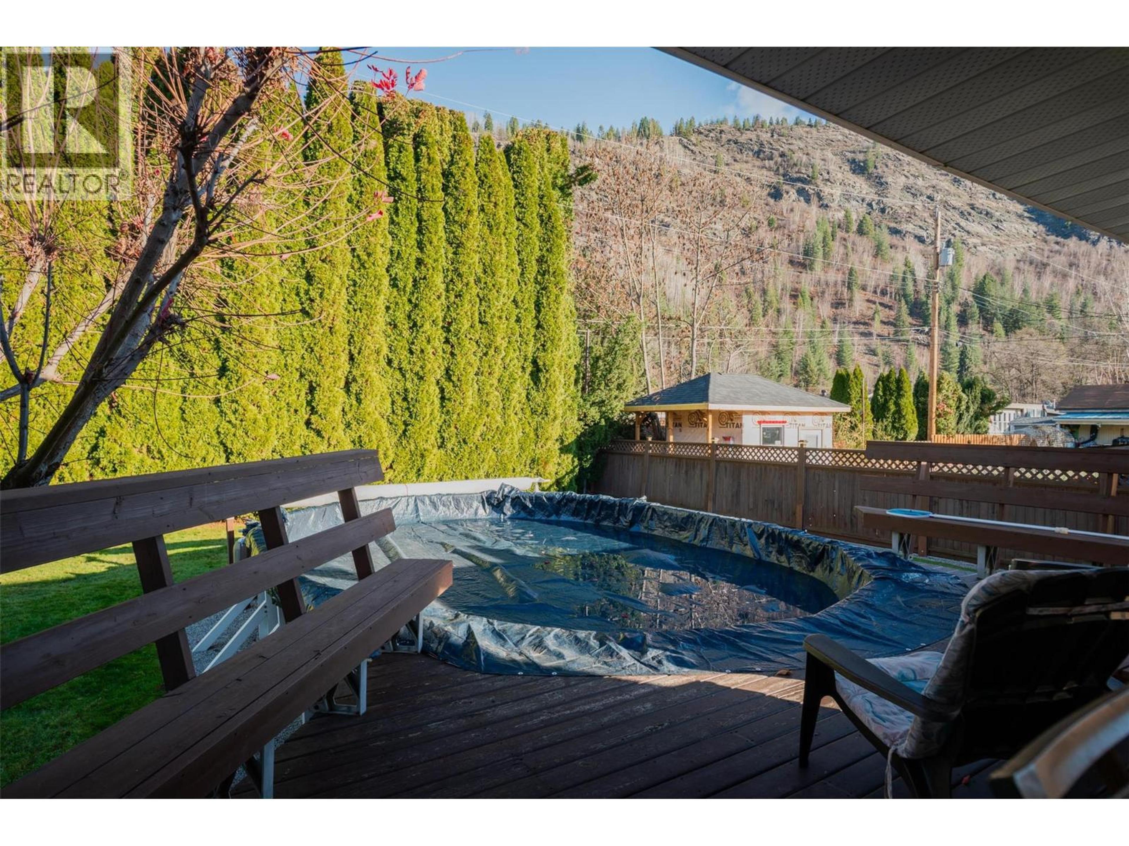 1043 REGAN CRESCENT - 34