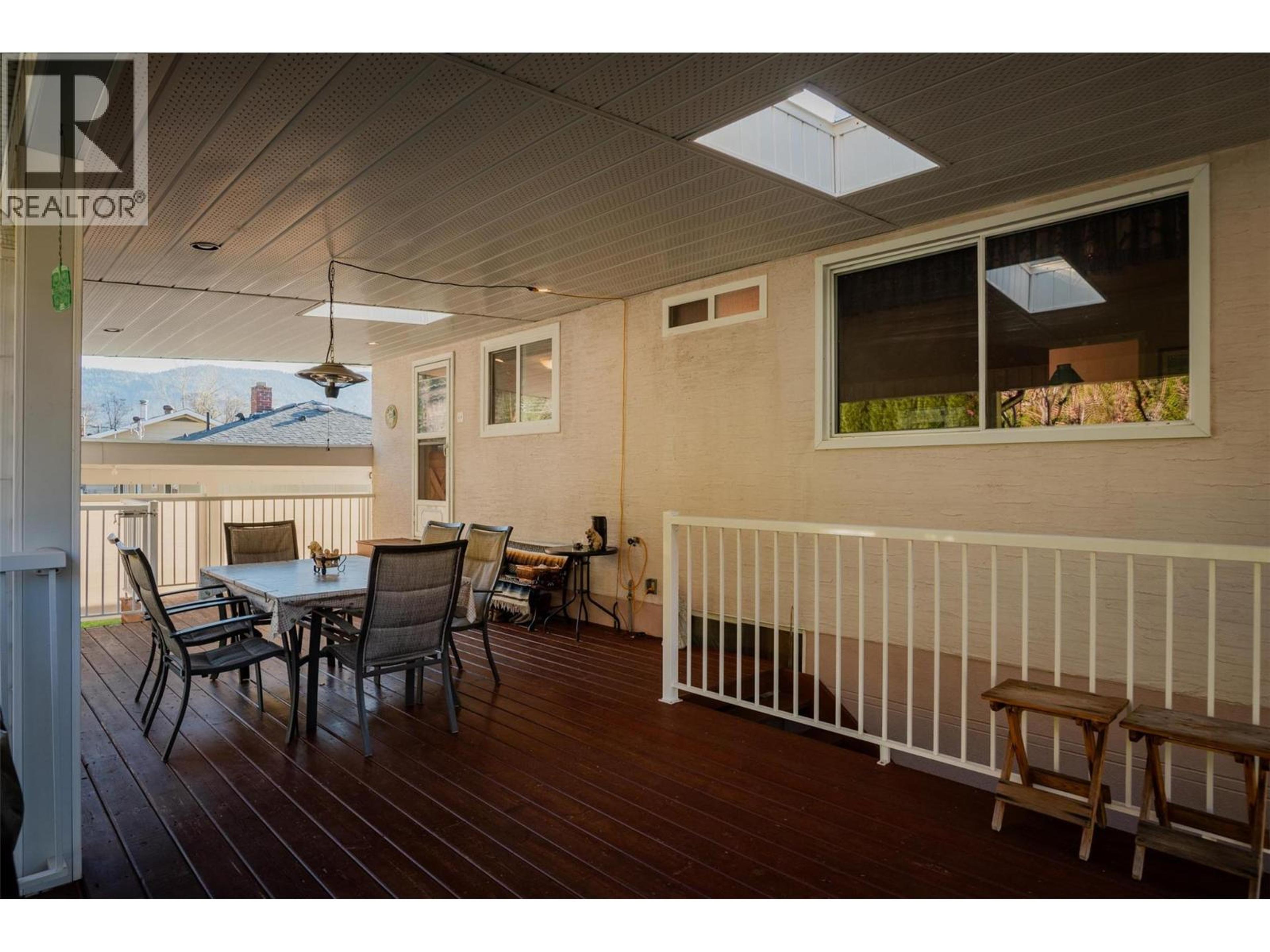 1043 REGAN CRESCENT - 35