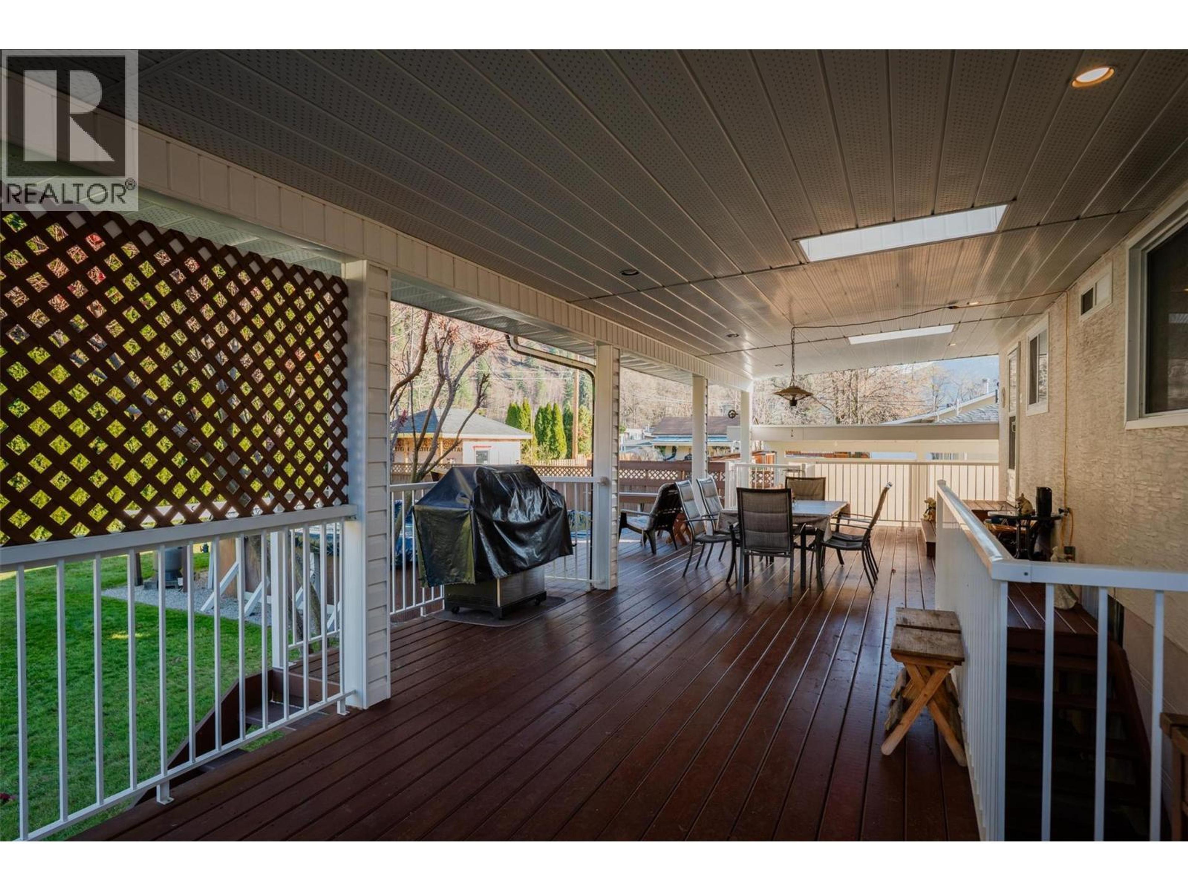 1043 REGAN CRESCENT - 36