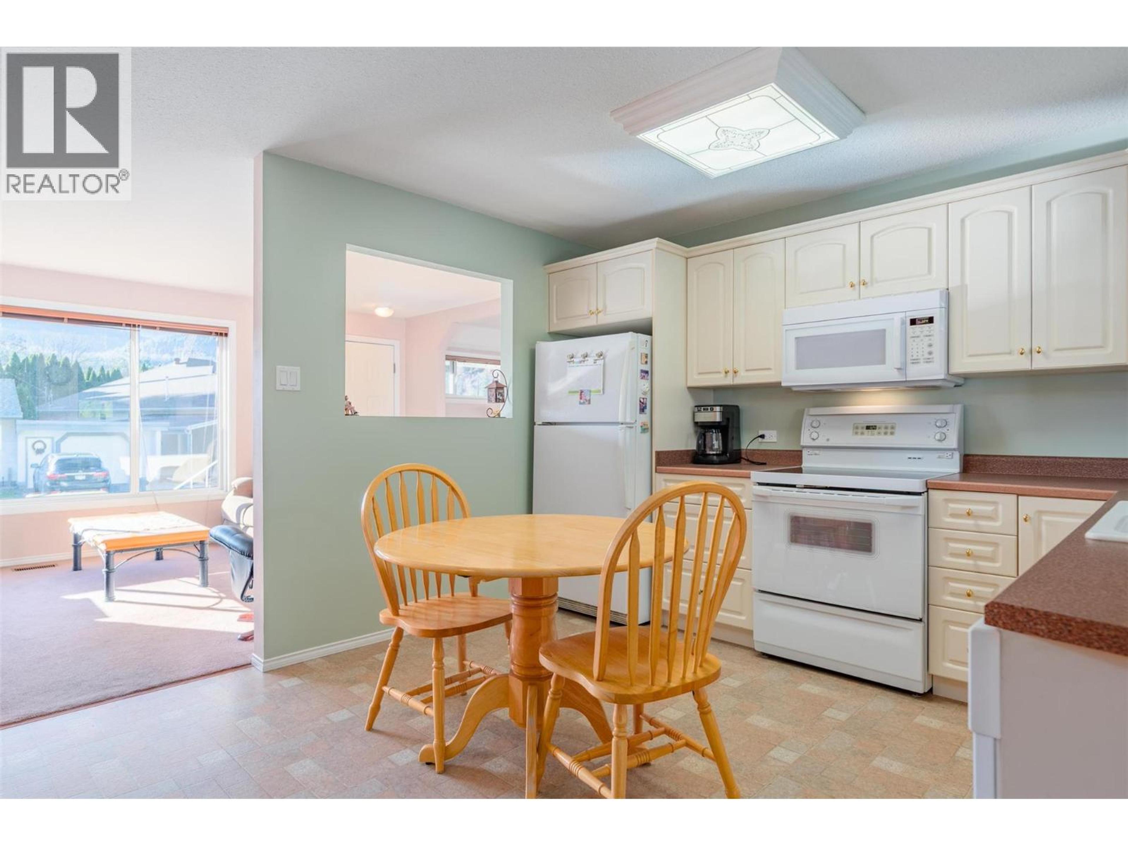 1043 REGAN CRESCENT - 4