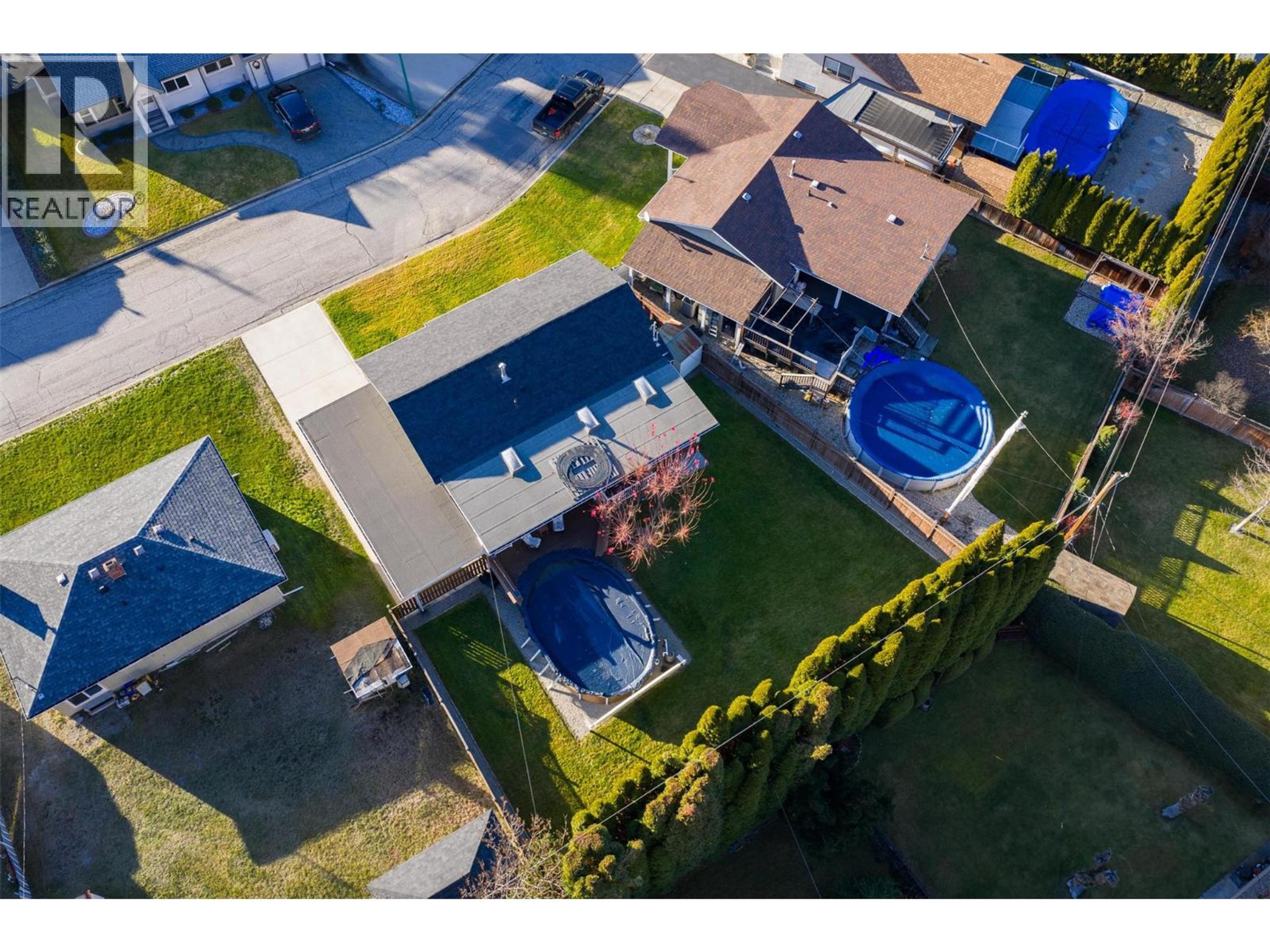 1043 REGAN CRESCENT - 43