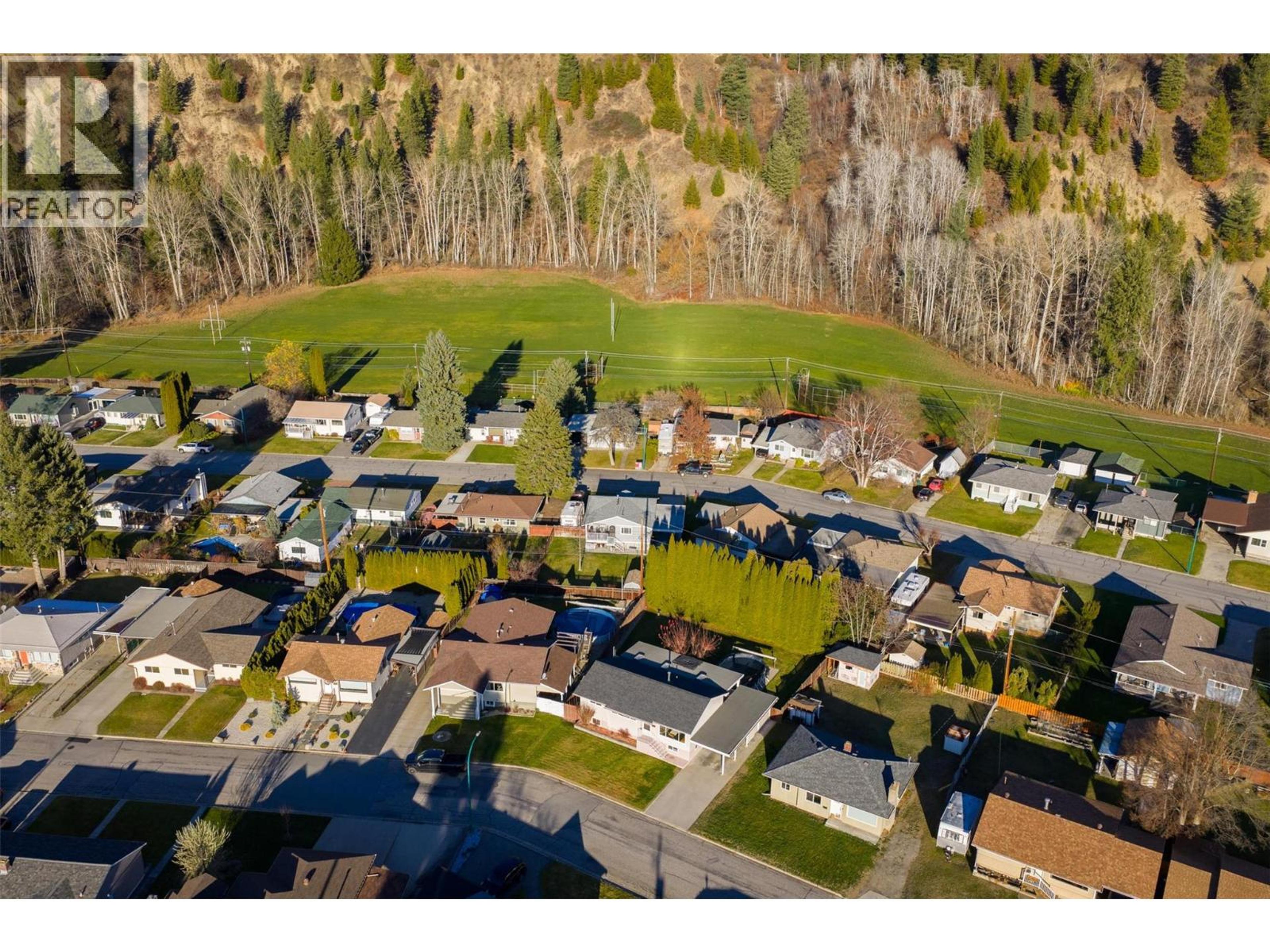 1043 REGAN CRESCENT - 48