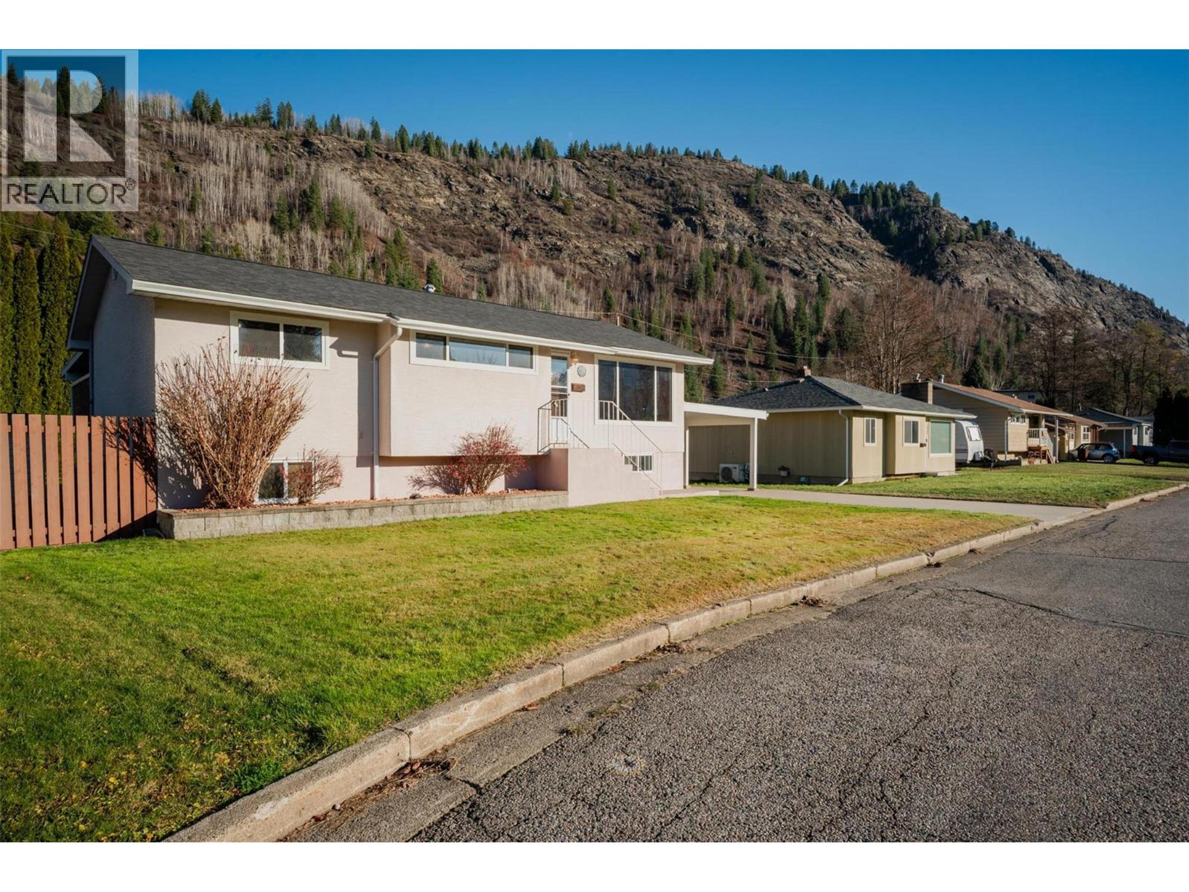 1043 REGAN CRESCENT - 50