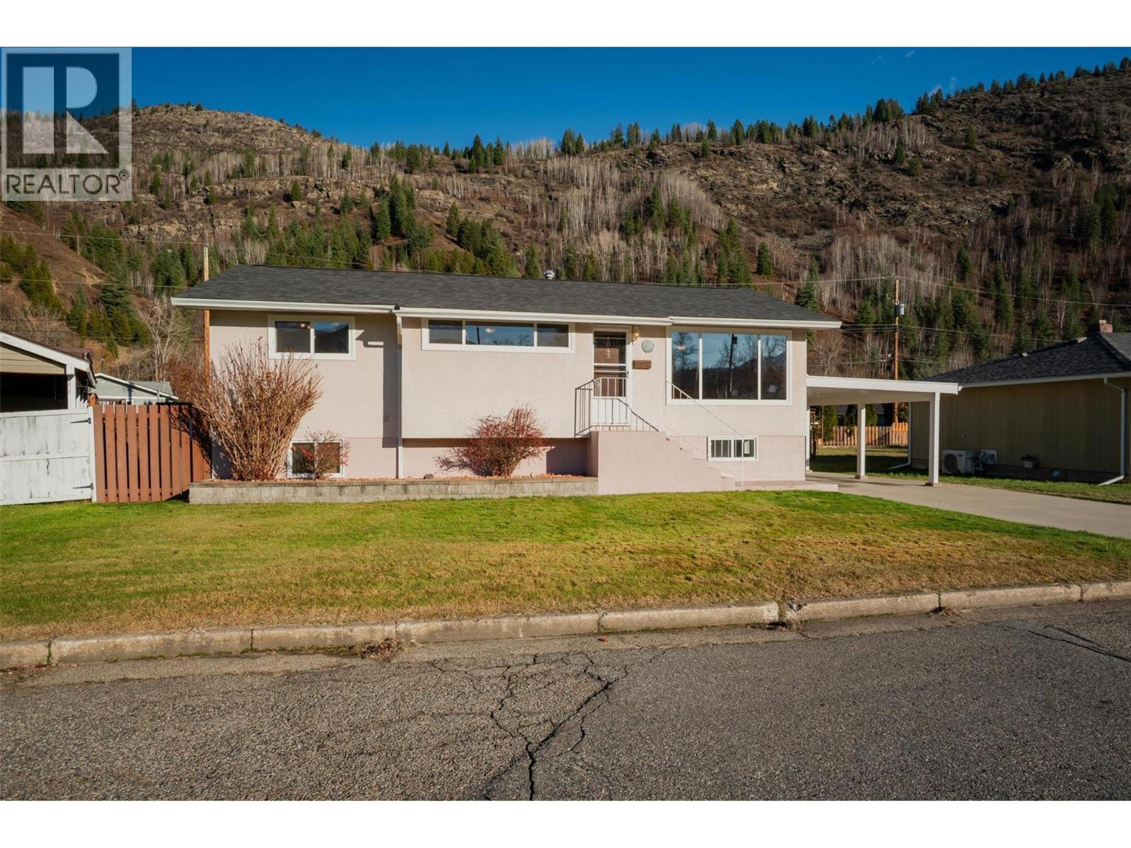 1043 REGAN CRESCENT - 52