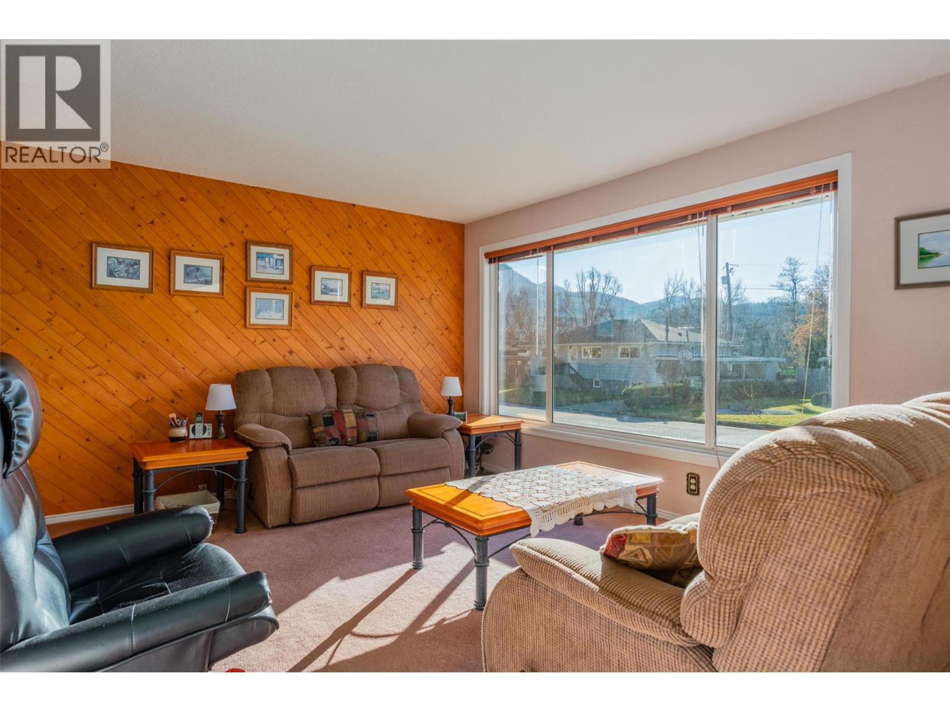 1043 REGAN CRESCENT - 8