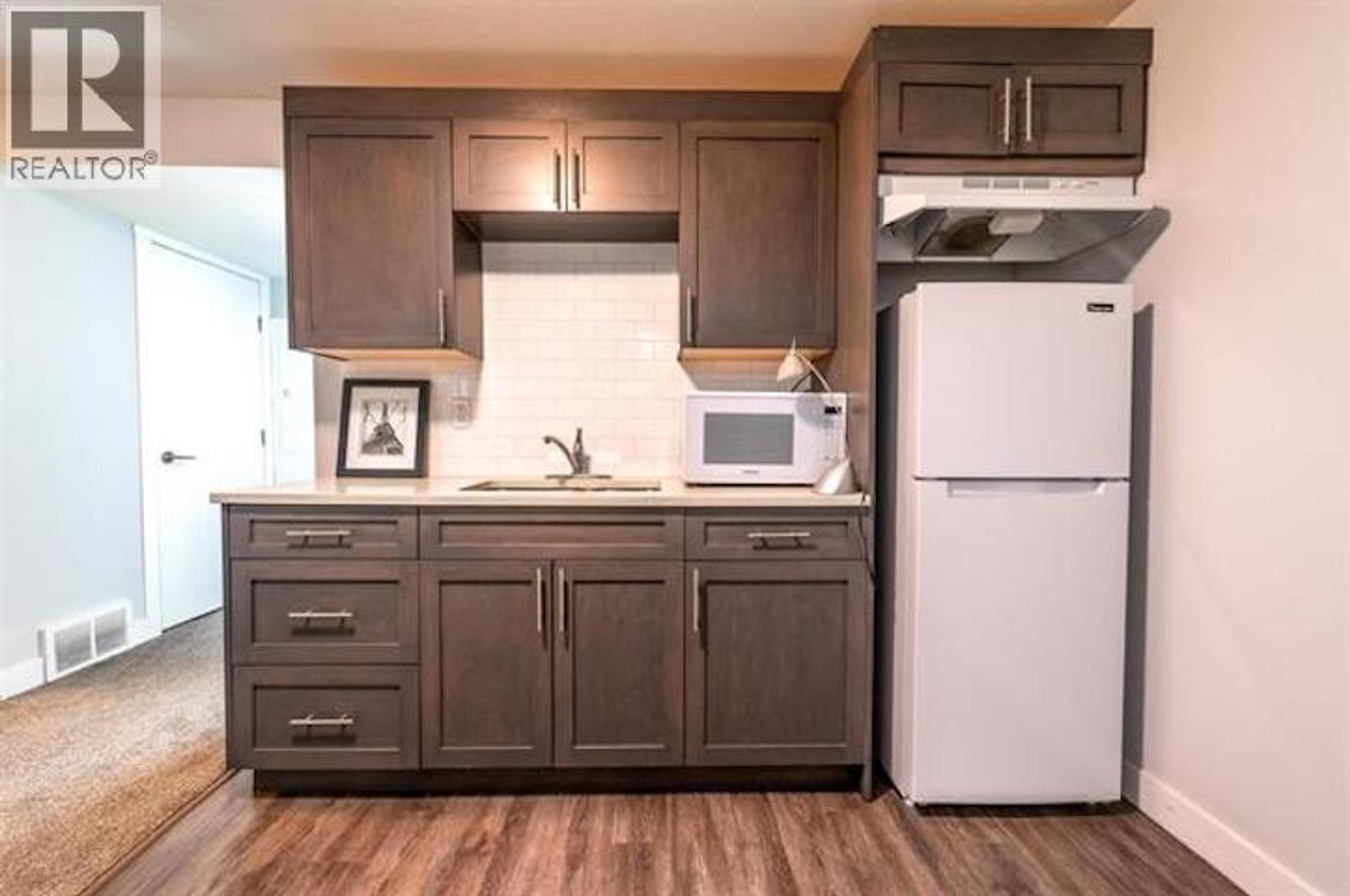 #302 6798 WESTGATE AVENUE - 18