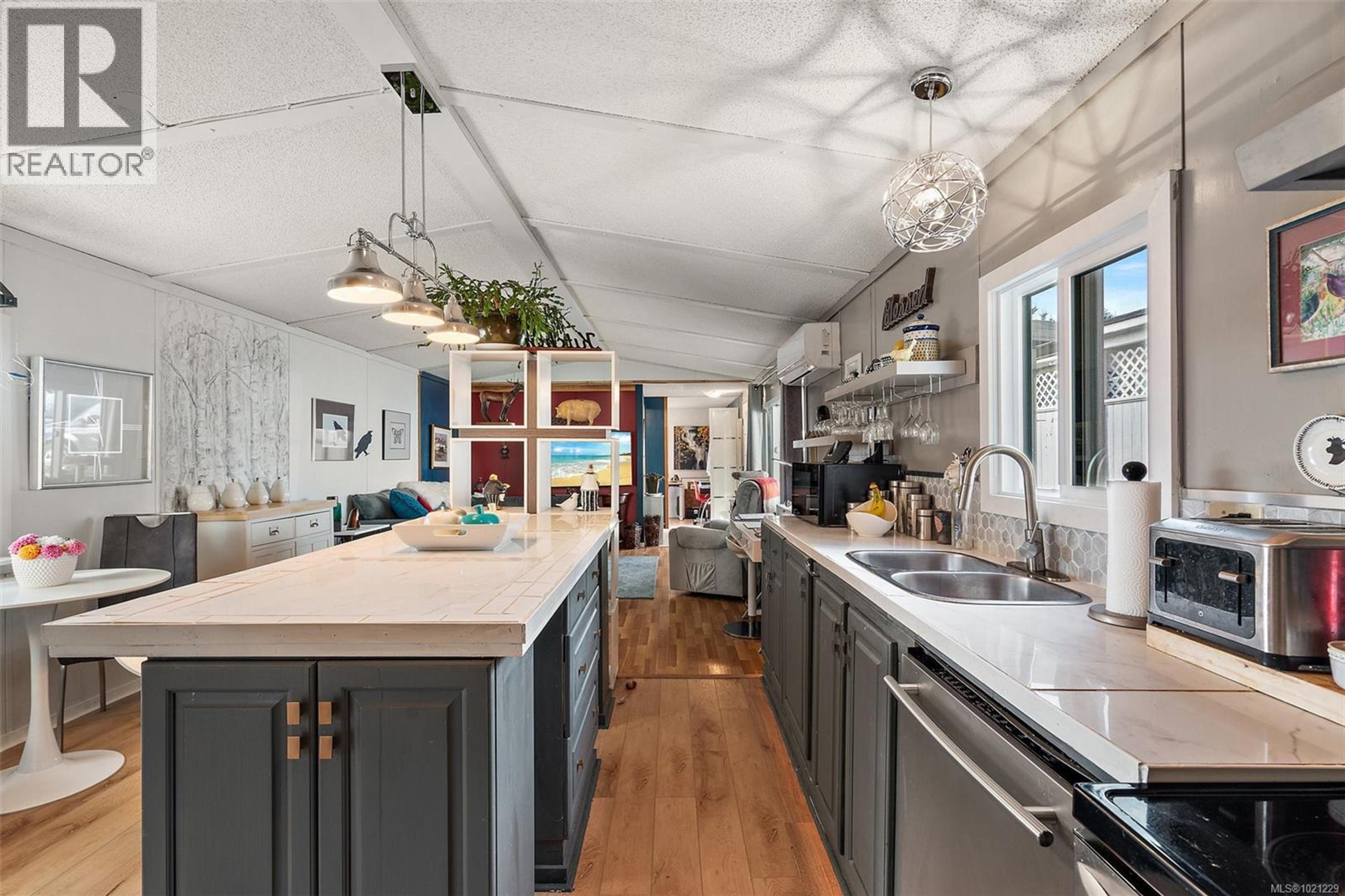 #72 10980 WESTDOWNE RD - 13