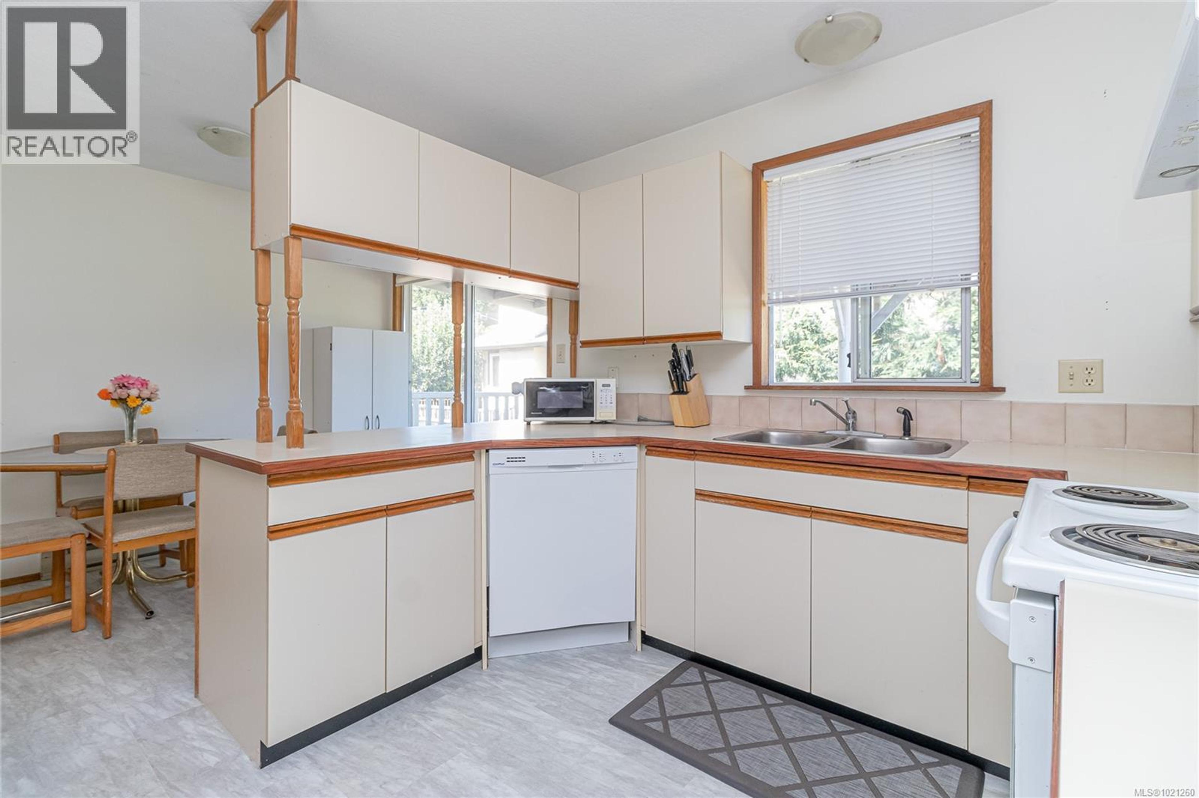 9975 VICTORIA RD - 22